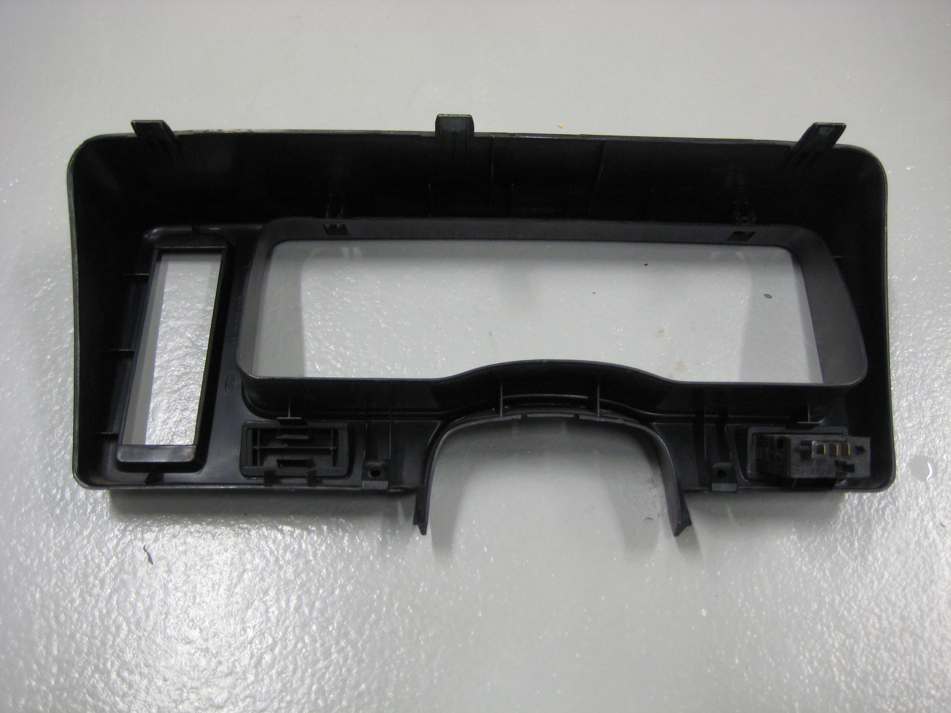 Speedometer cover Ford Sierra - 2