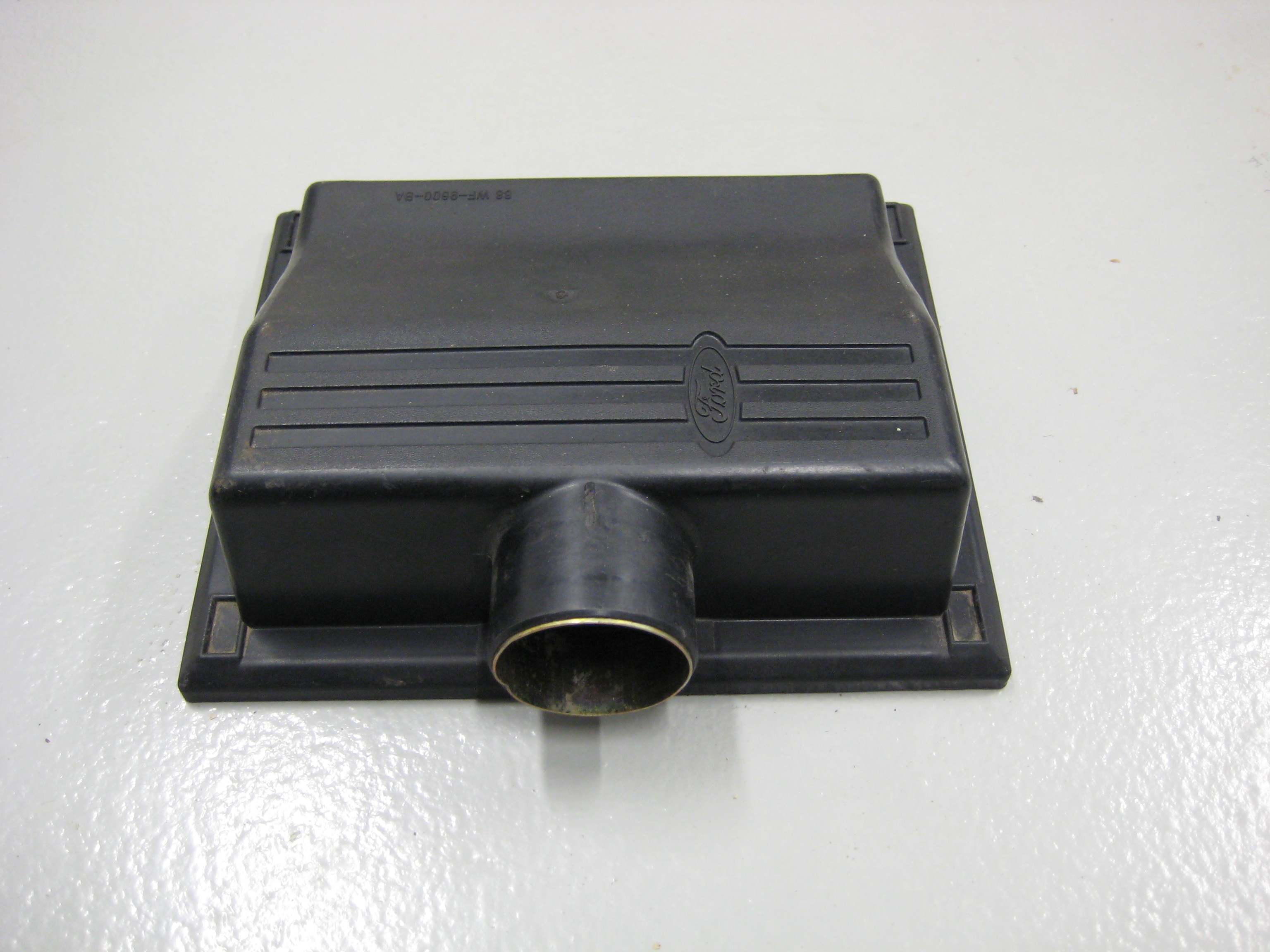 Ilmanpuhdistinkotelon kansi Ford Sierra