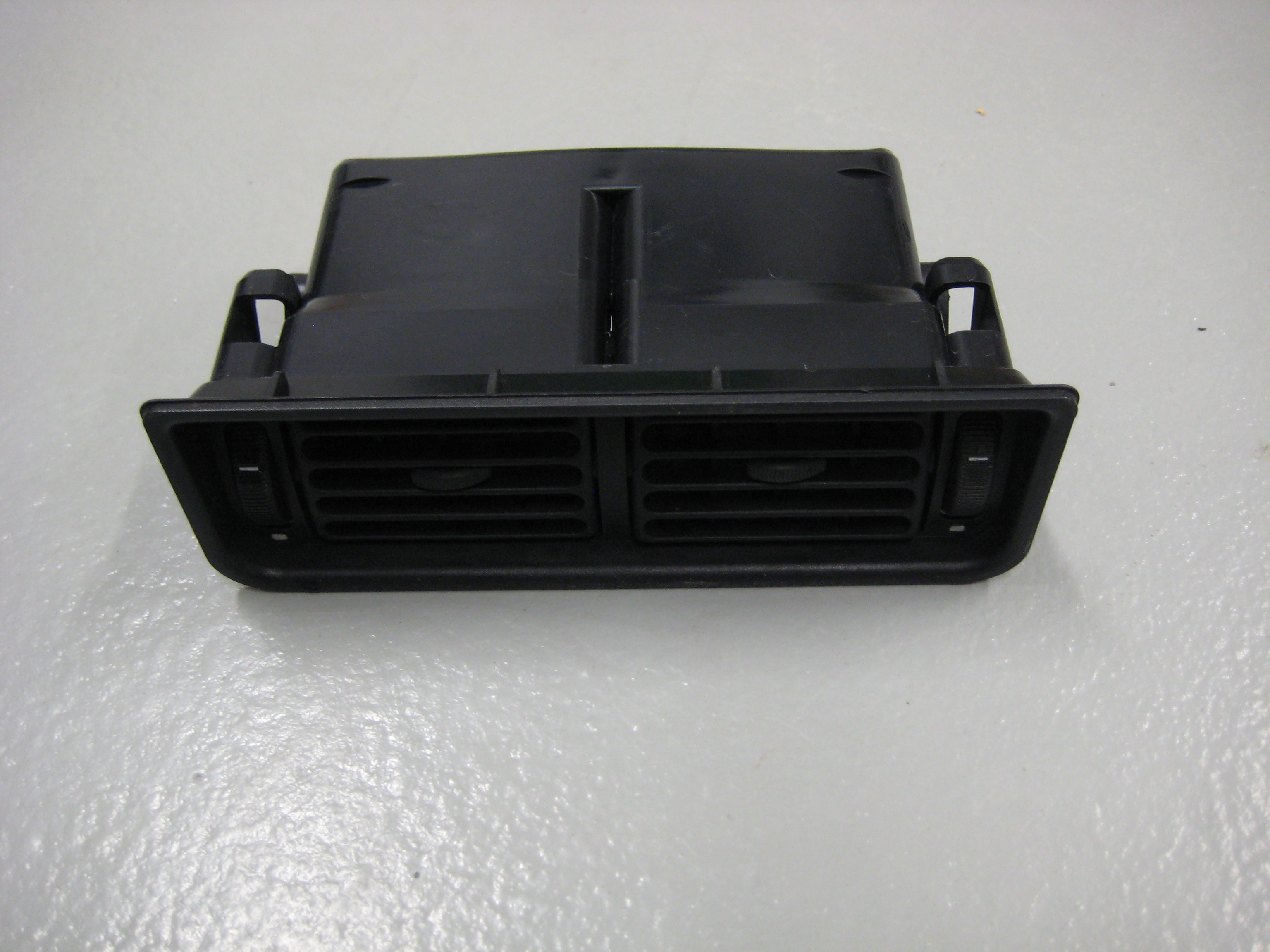 Dashboard air nozzle Ford Sierra - 4