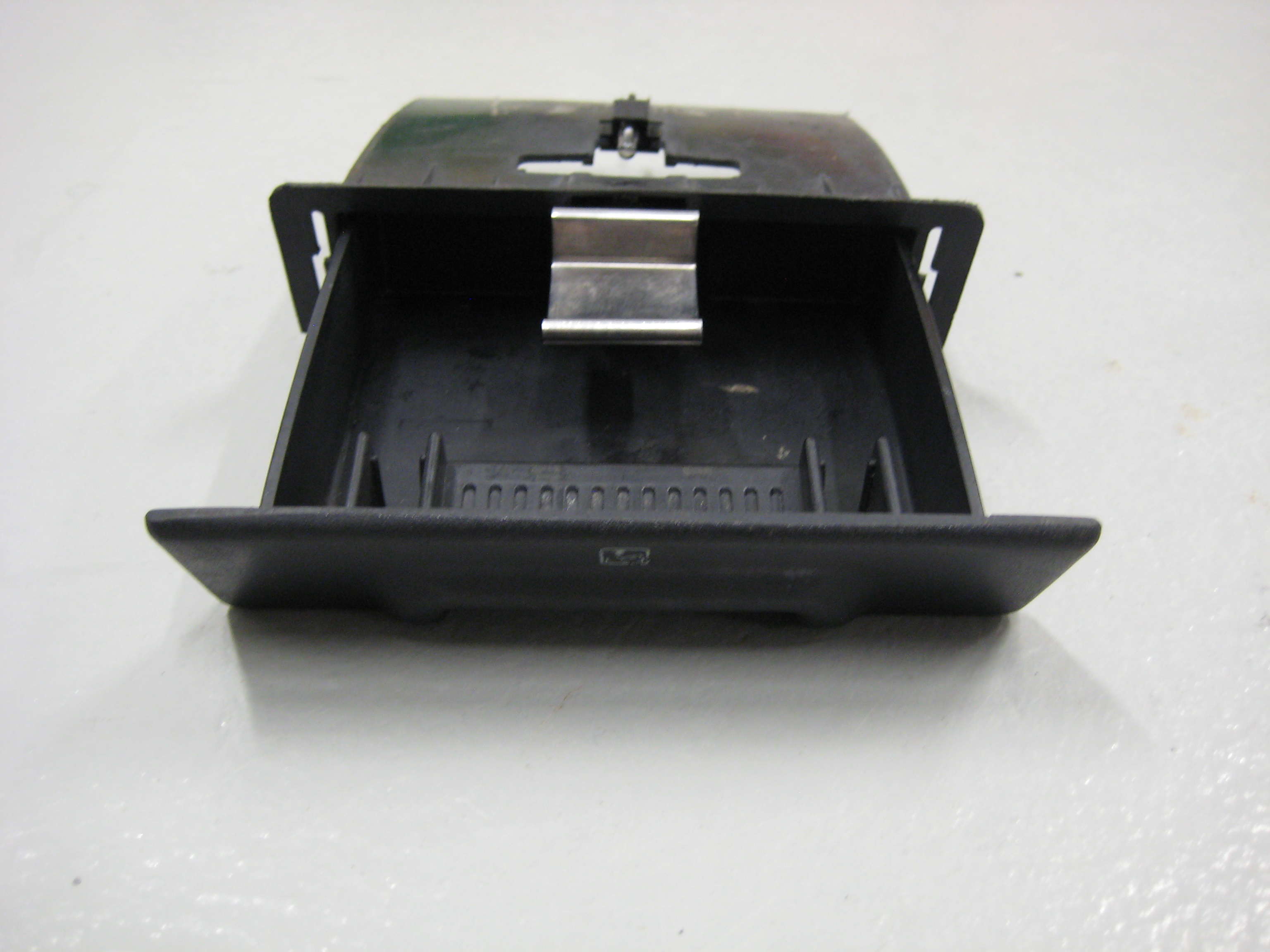 Ash tray Ford Sierra - 3