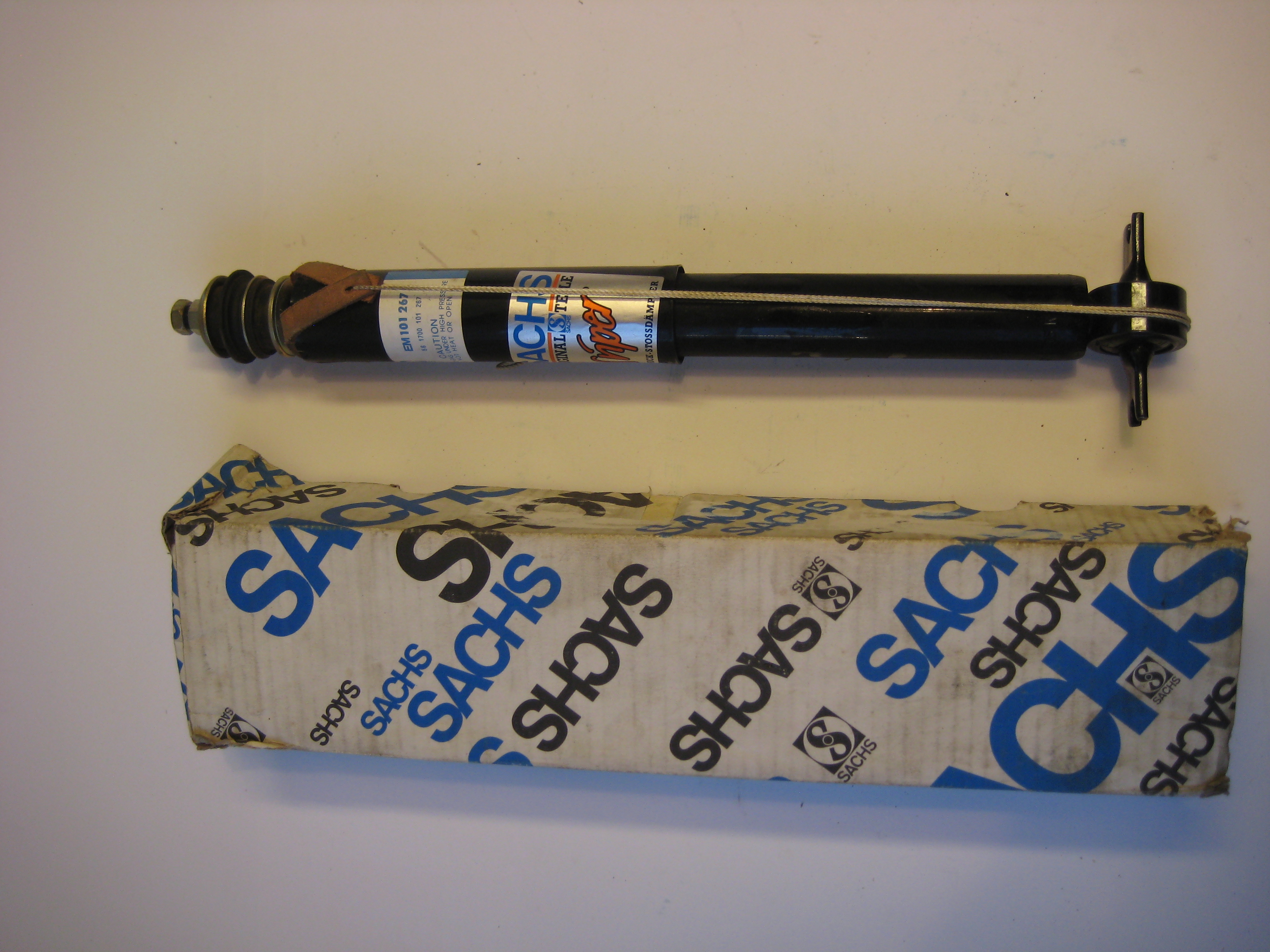 SACHS Iskunvaimennin Datsun Cherry (Taka - 1 kpl)