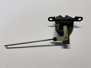 Låsmekanism baklucka Fiesta Mk1 Genuine Ford NEW OLD STOCK