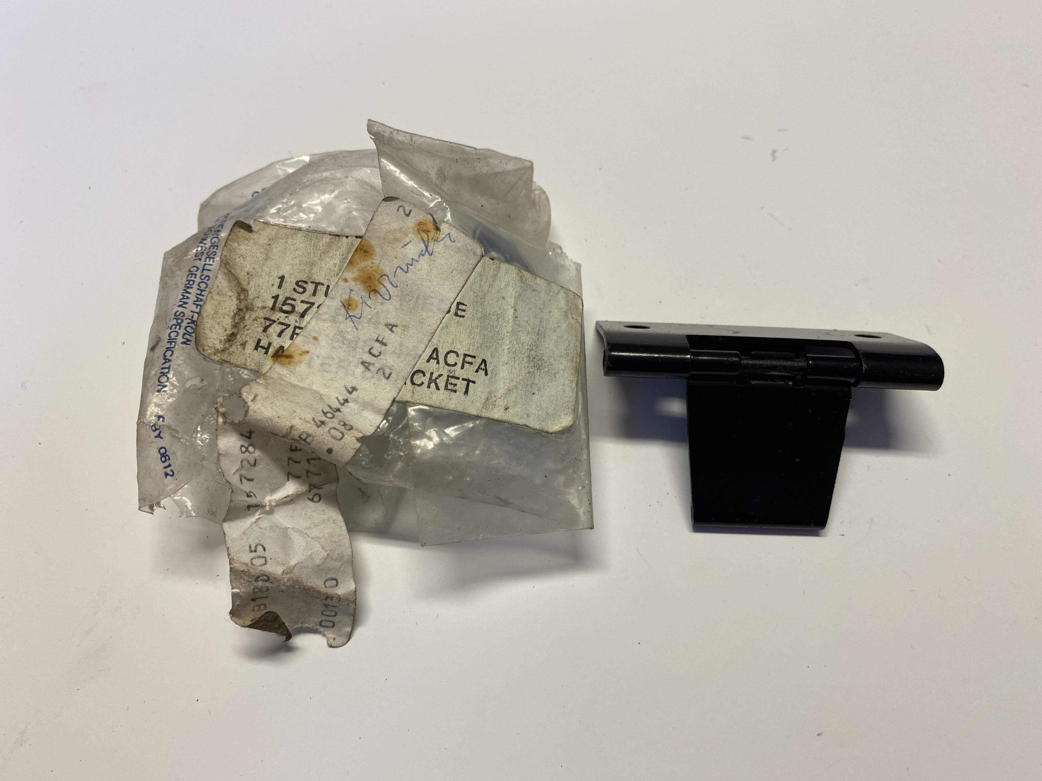 Parcel shelf hinge Ford Fiesta Genuine Ford NEW OLD STOCK - 3