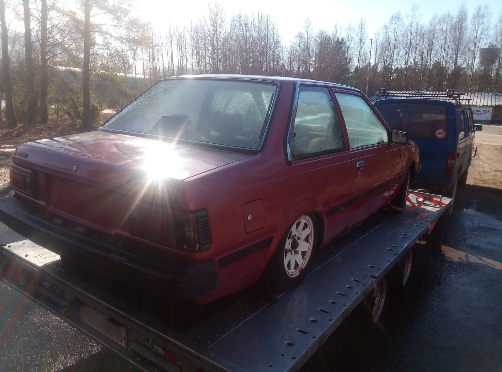 Nissan Sunny - Reservdelsbil (säljes i delar) - 8