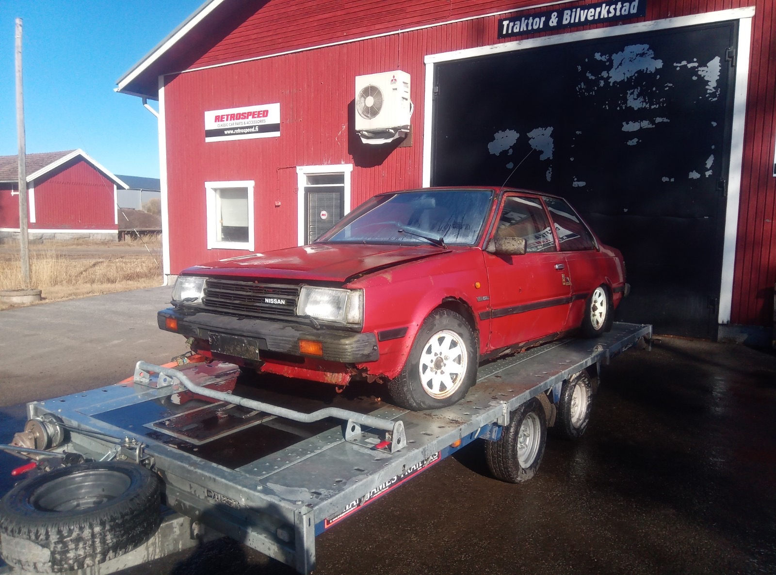 Nissan Sunny - Reservdelsbil (säljes i delar) - 5