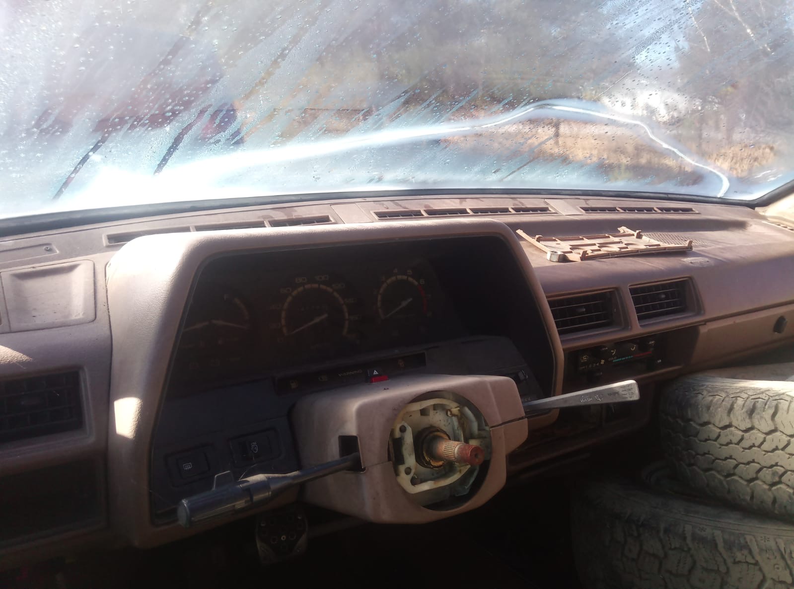 Nissan Sunny - Reservdelsbil (säljes i delar) - 13