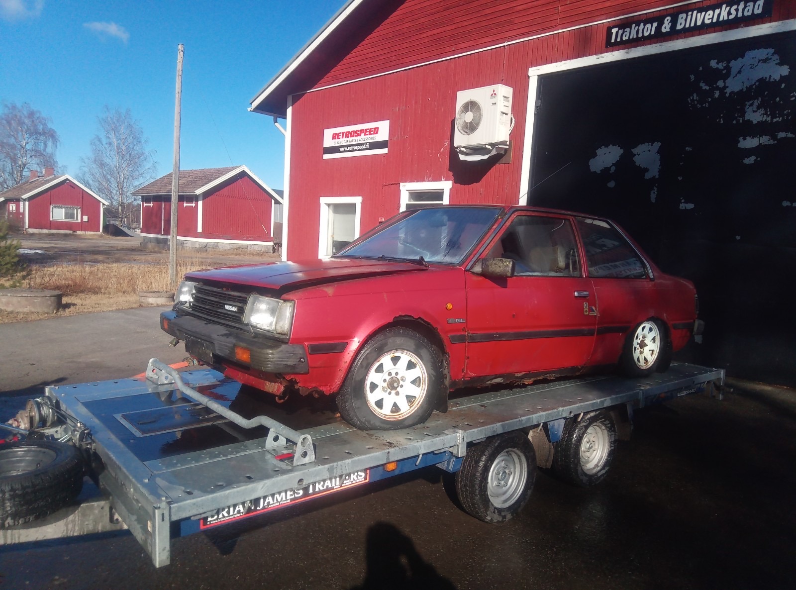 Nissan Sunny - Reservdelsbil (säljes i delar) - 6