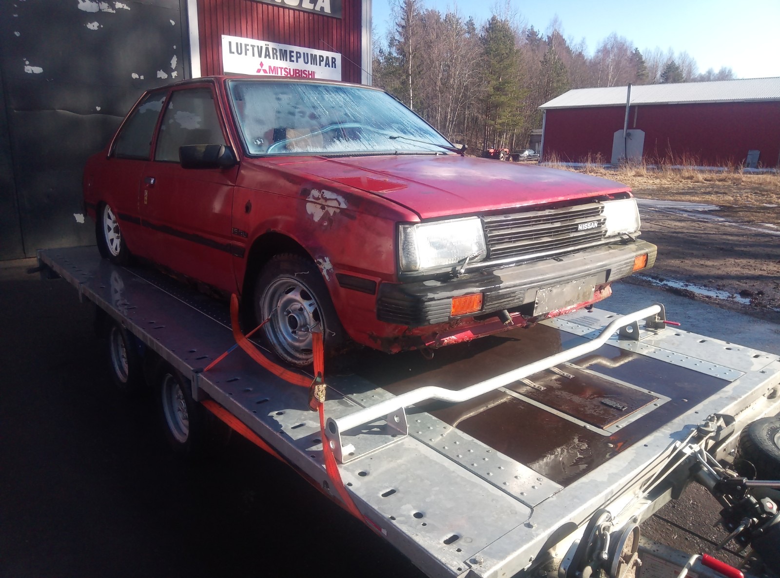 Nissan Sunny - Reservdelsbil (säljes i delar) - 3