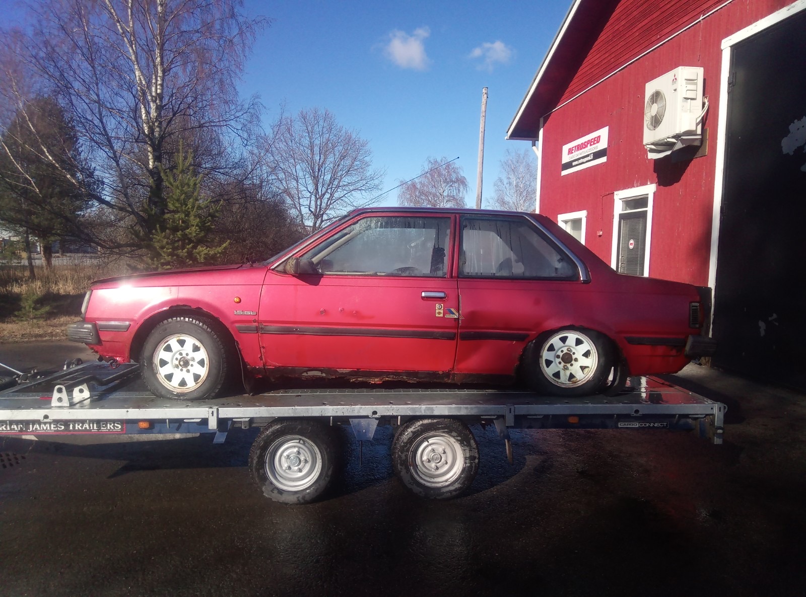 Nissan Sunny - Reservdelsbil (säljes i delar) - 4