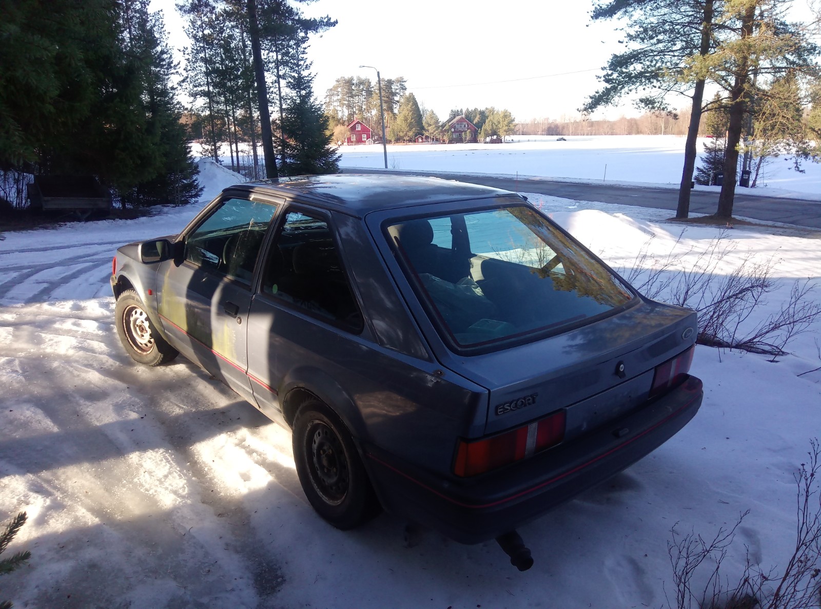 Ford Escort Laser - Purkuauto (myydään osina) - 3