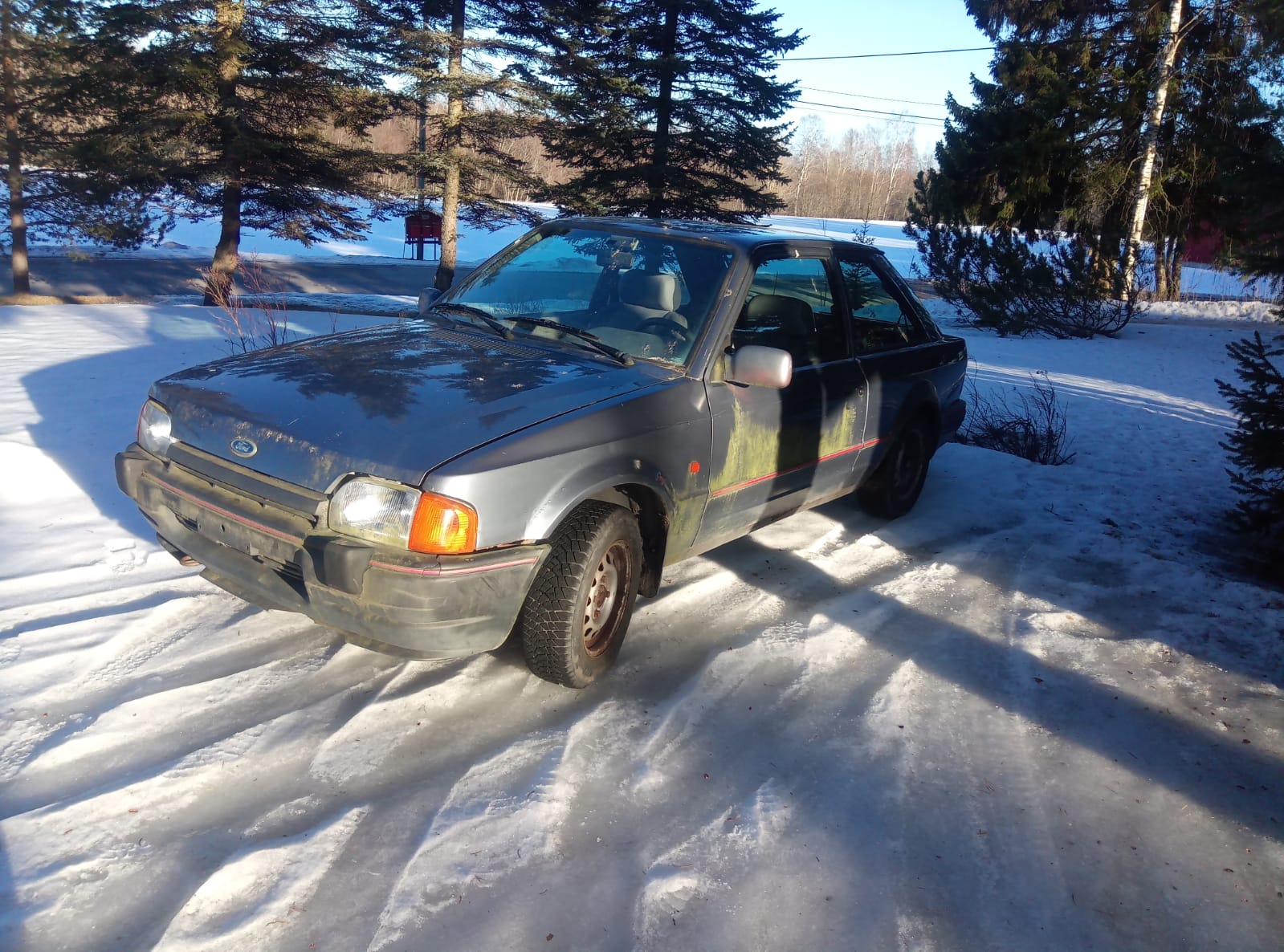 Ford Escort Laser - Purkuauto (myydään osina) - 2