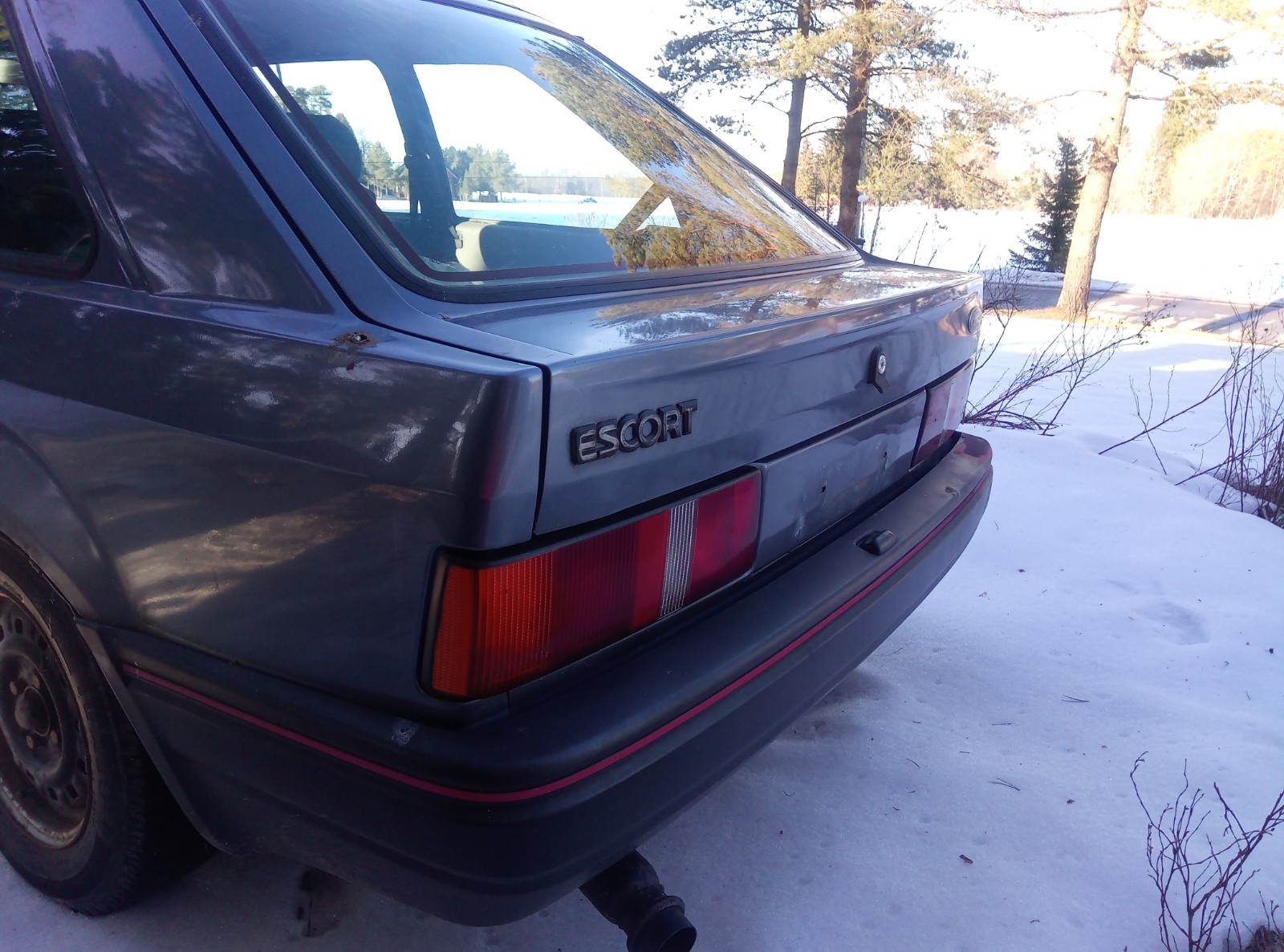 Ford Escort Laser - Purkuauto (myydään osina) - 4