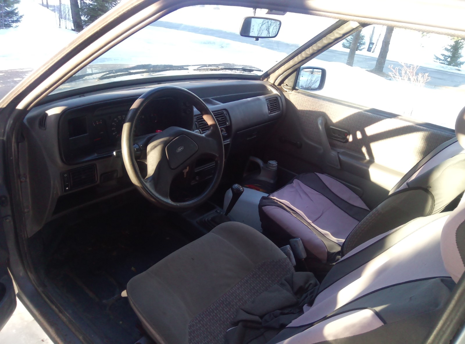 Ford Escort Laser - Purkuauto (myydään osina) - 5