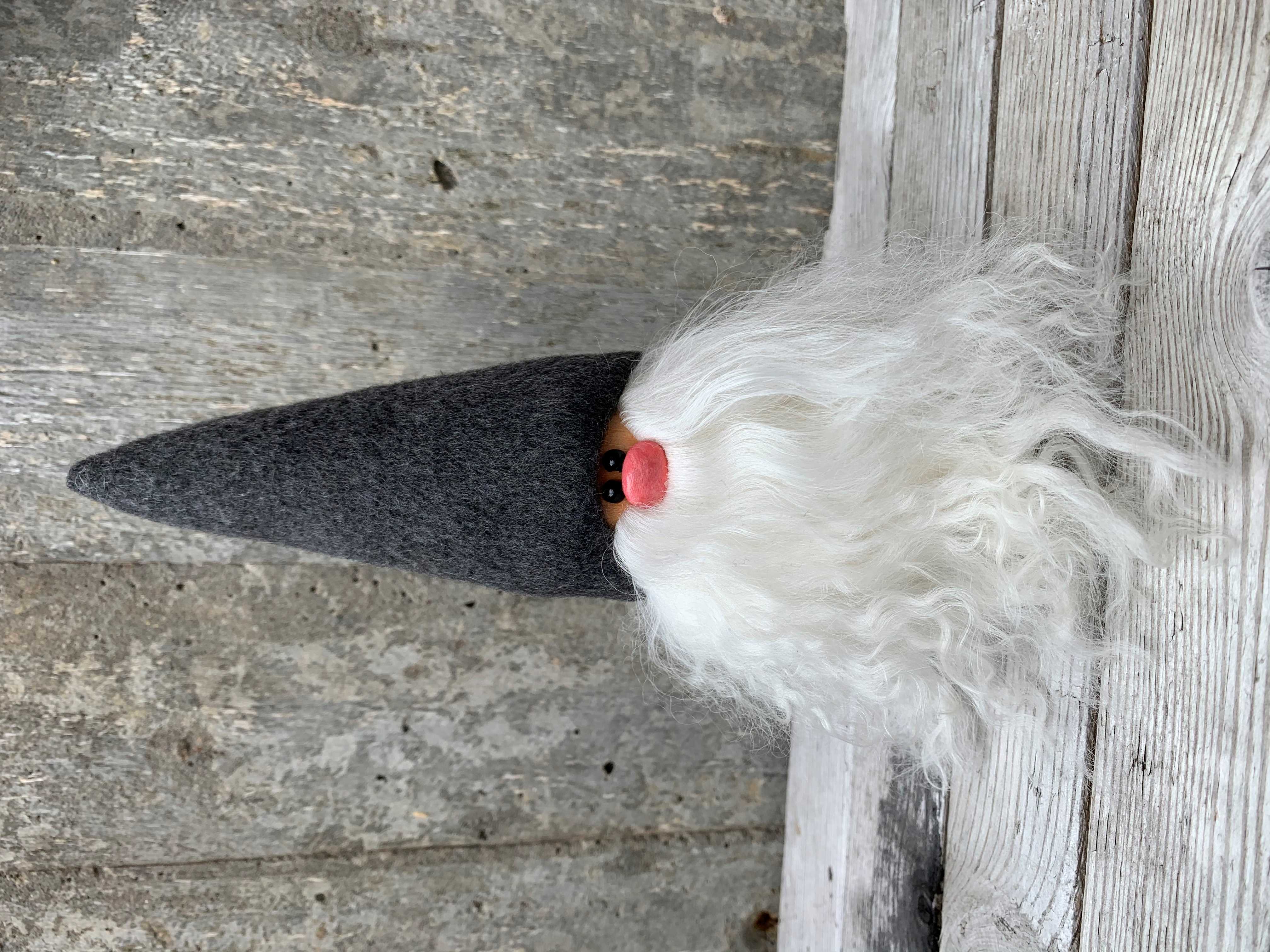 Skäggtomte 20 cm Grå Mössa Tibetanskt Får Vitt Skägg