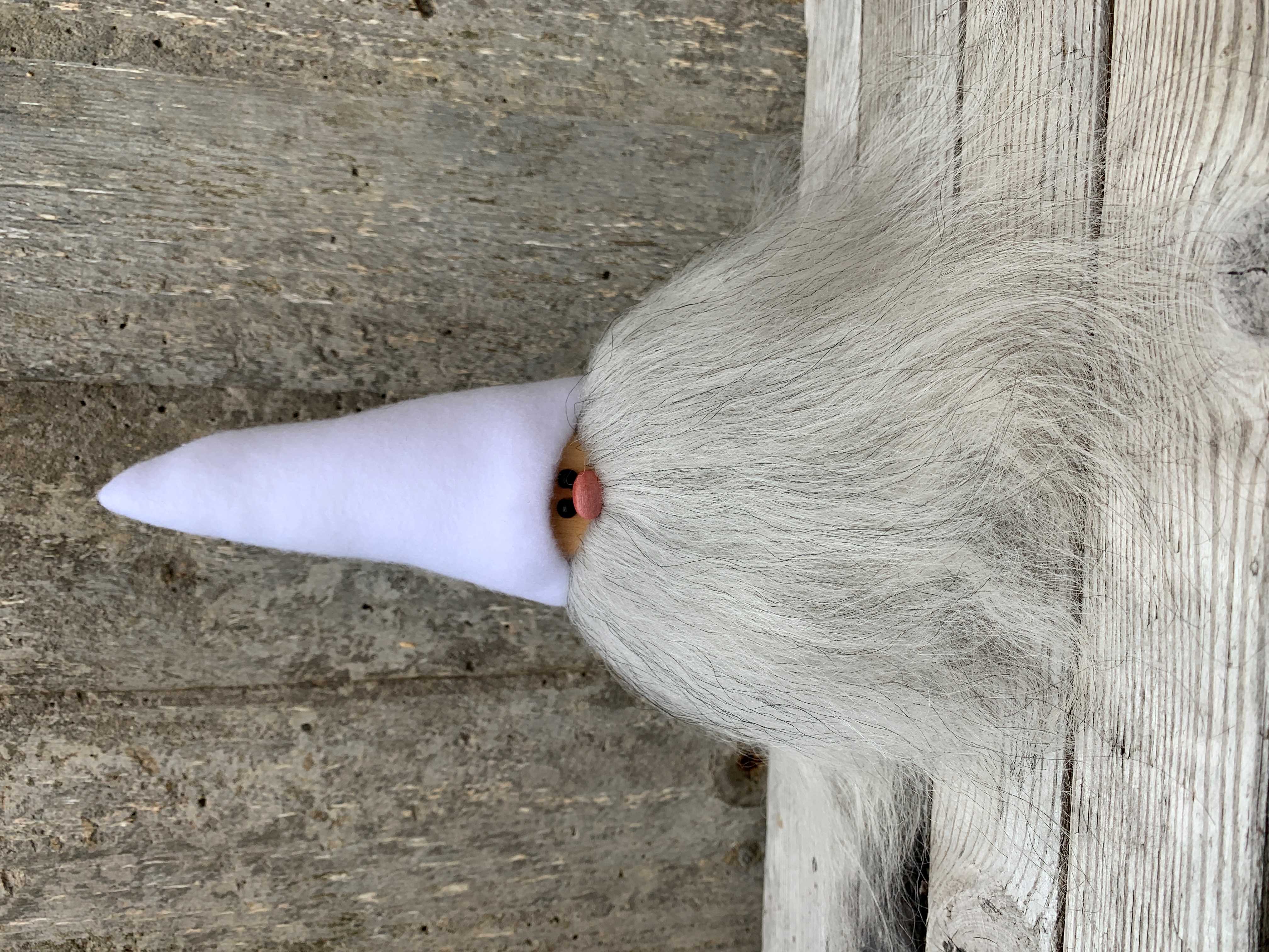Skäggtomte 20 cm Vit Mössa Islandsfår Grått Skägg