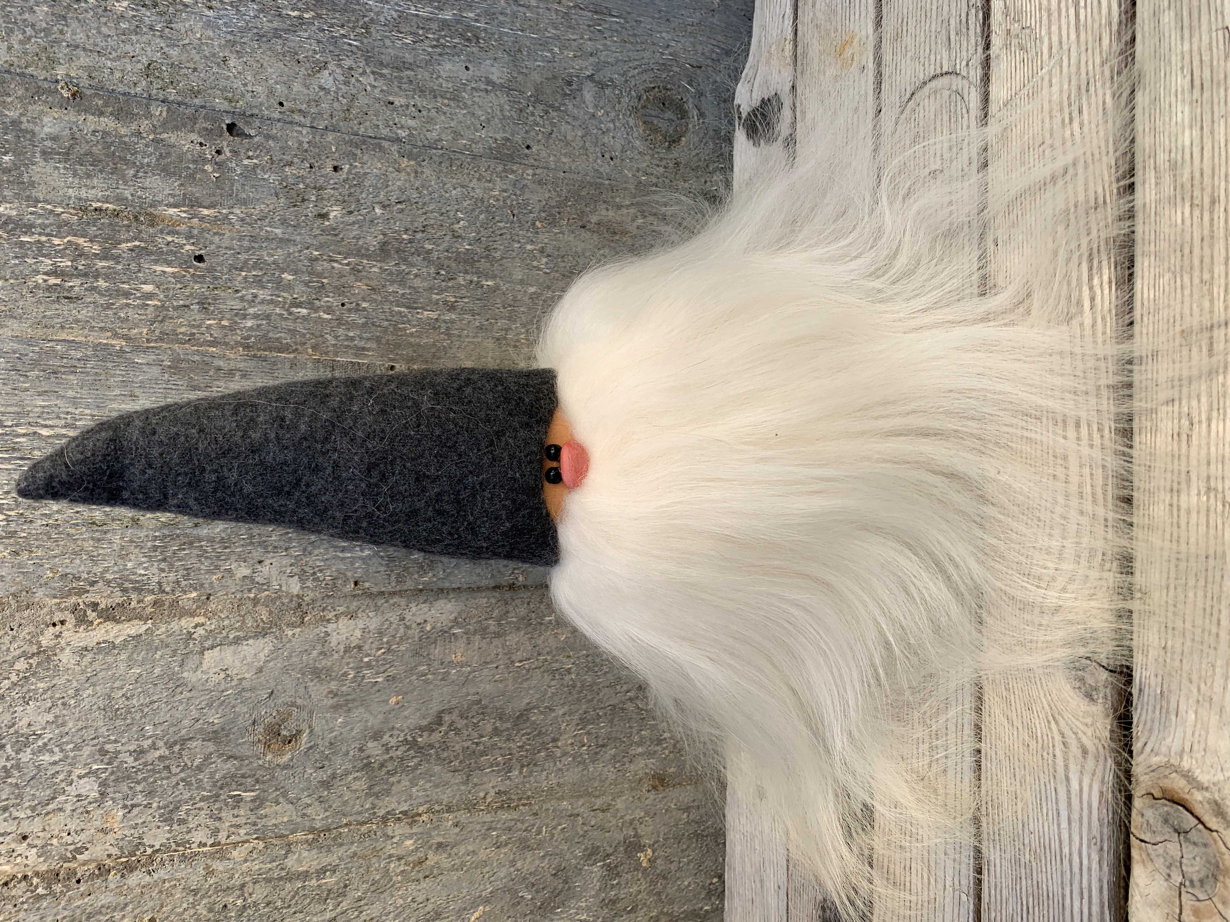 Stor Skäggtomte 30 cm Grå Mössa Islandsfår Vitt Skägg