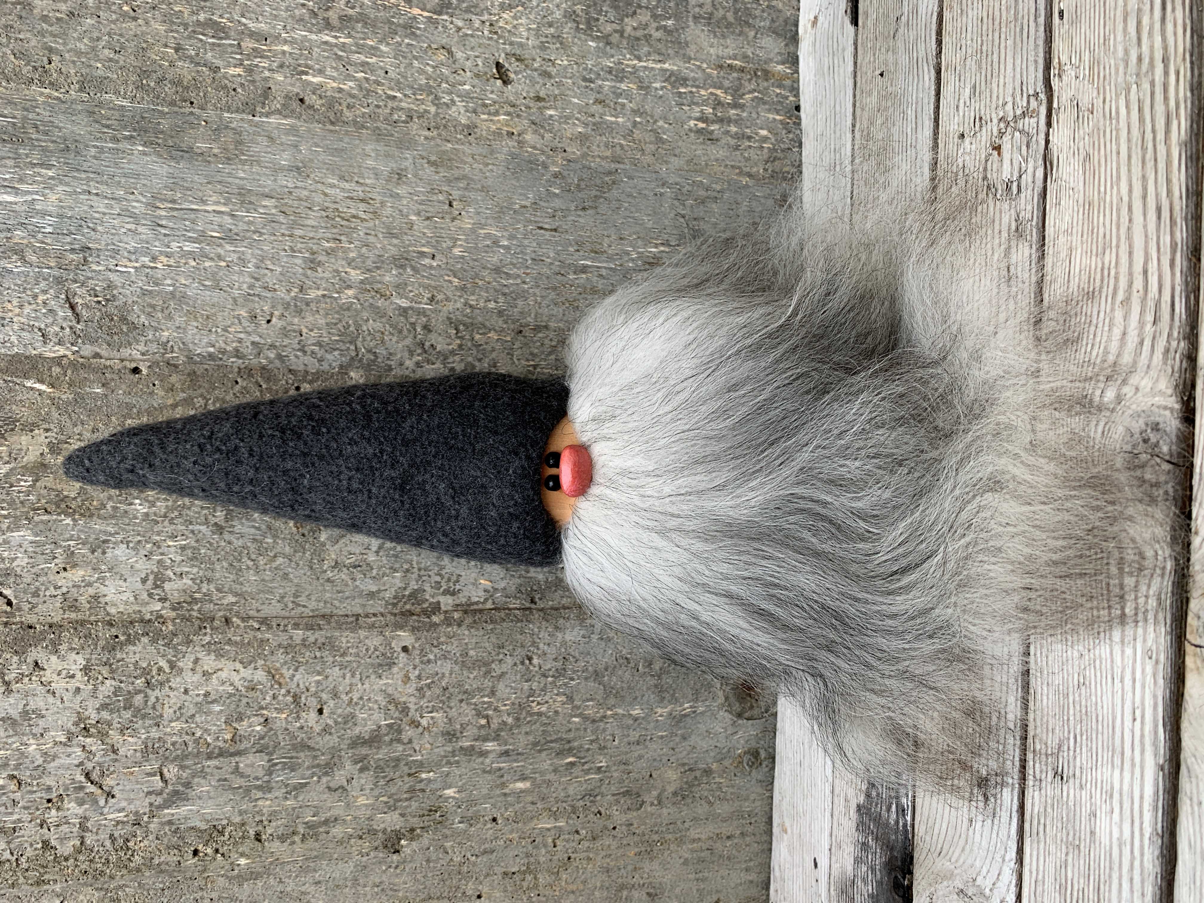 Stor Skäggtomte 30 cm Grå Mössa Islandsfår Ljusgrått Skägg