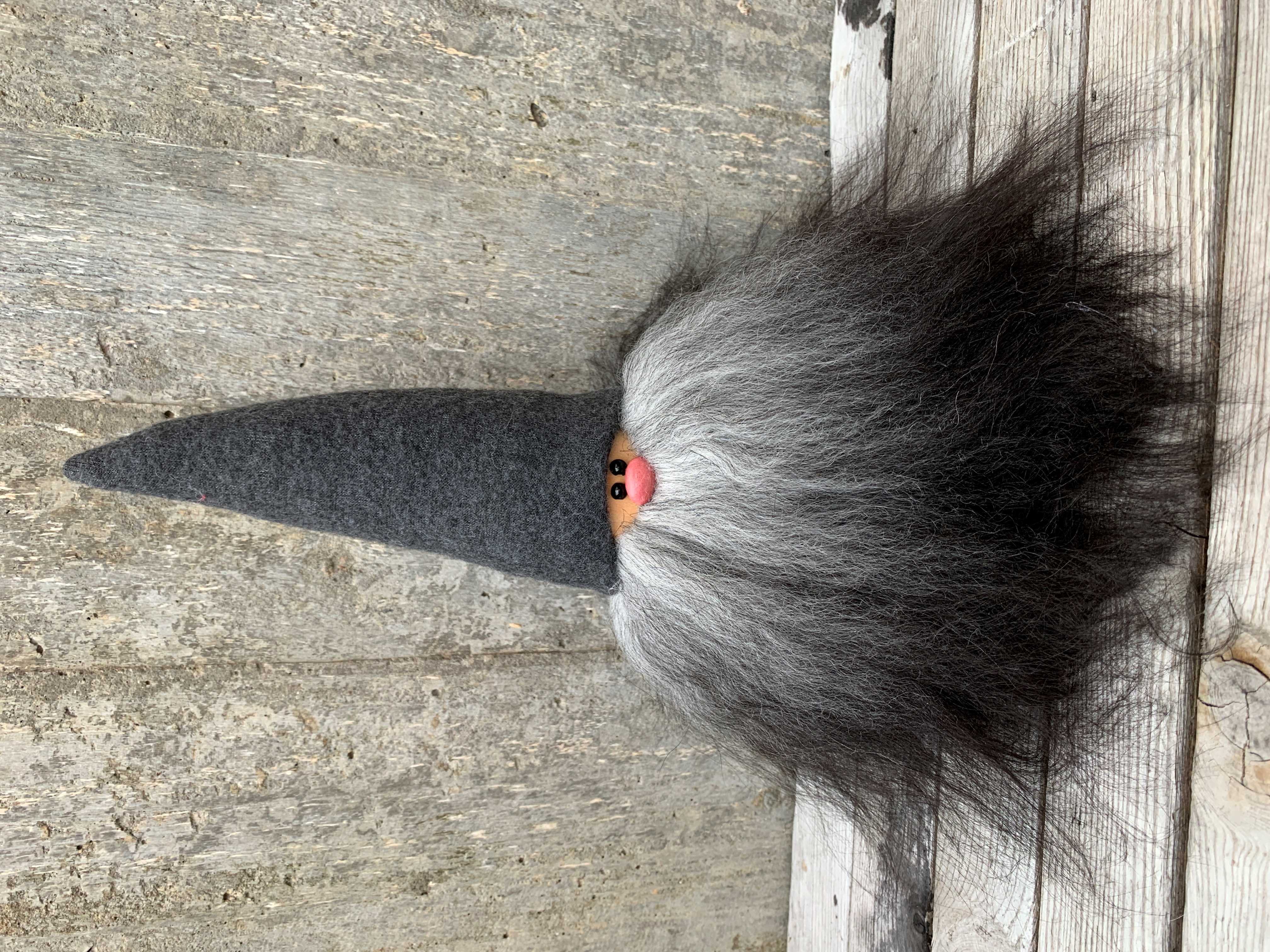 Stor Skäggtomte 30 cm Grå Mössa Islandsfår Mörkgrått Skägg