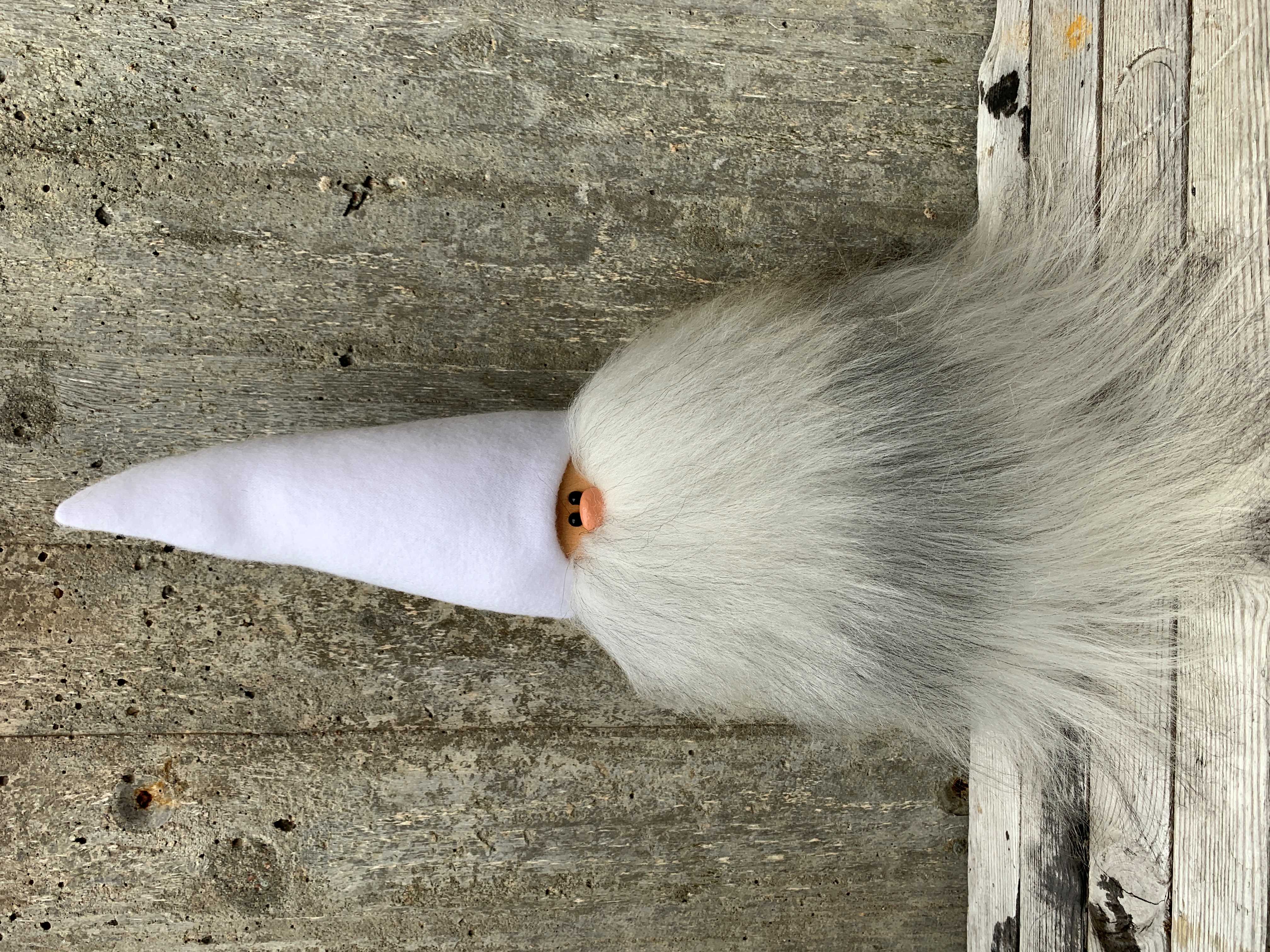 Jätteskäggtomte 45 cm Vit Mössa Islandsfår Grått Skägg