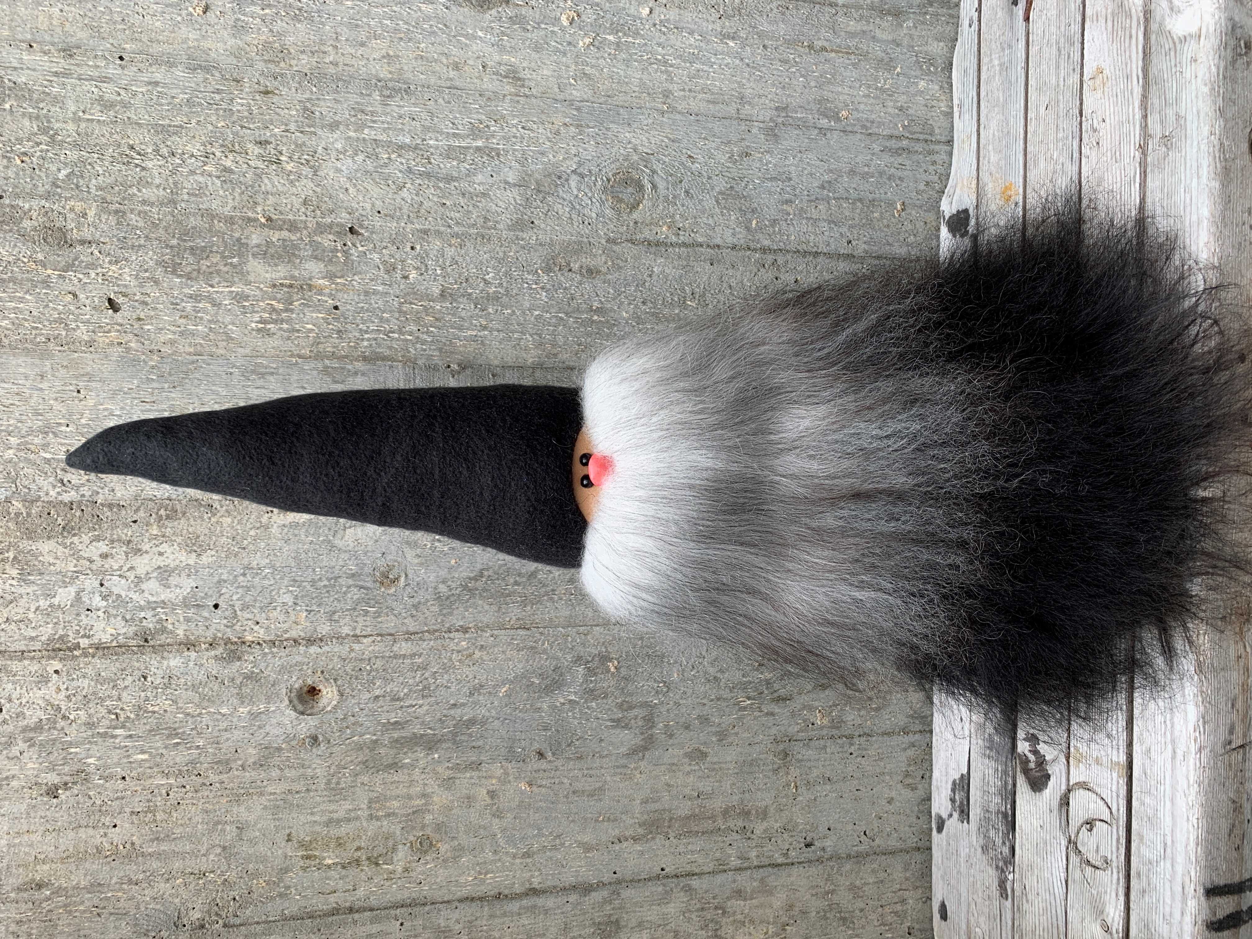 Bamsetomte 60 cm Svart Mössa Islandsfår Grått Skägg