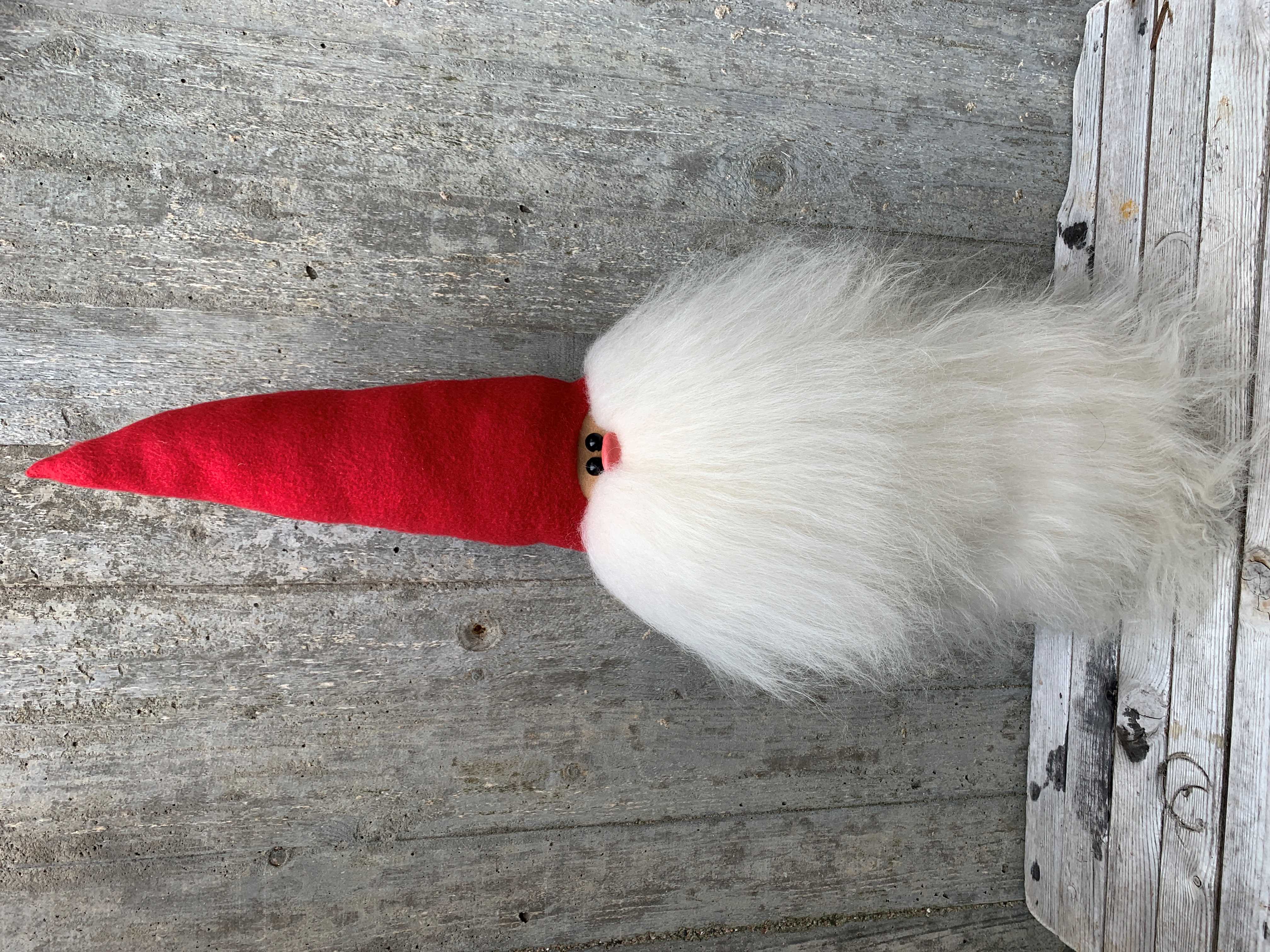 Stor Bamsetomte 75 cm Röd Mössa Islandsfår Vitt Skägg