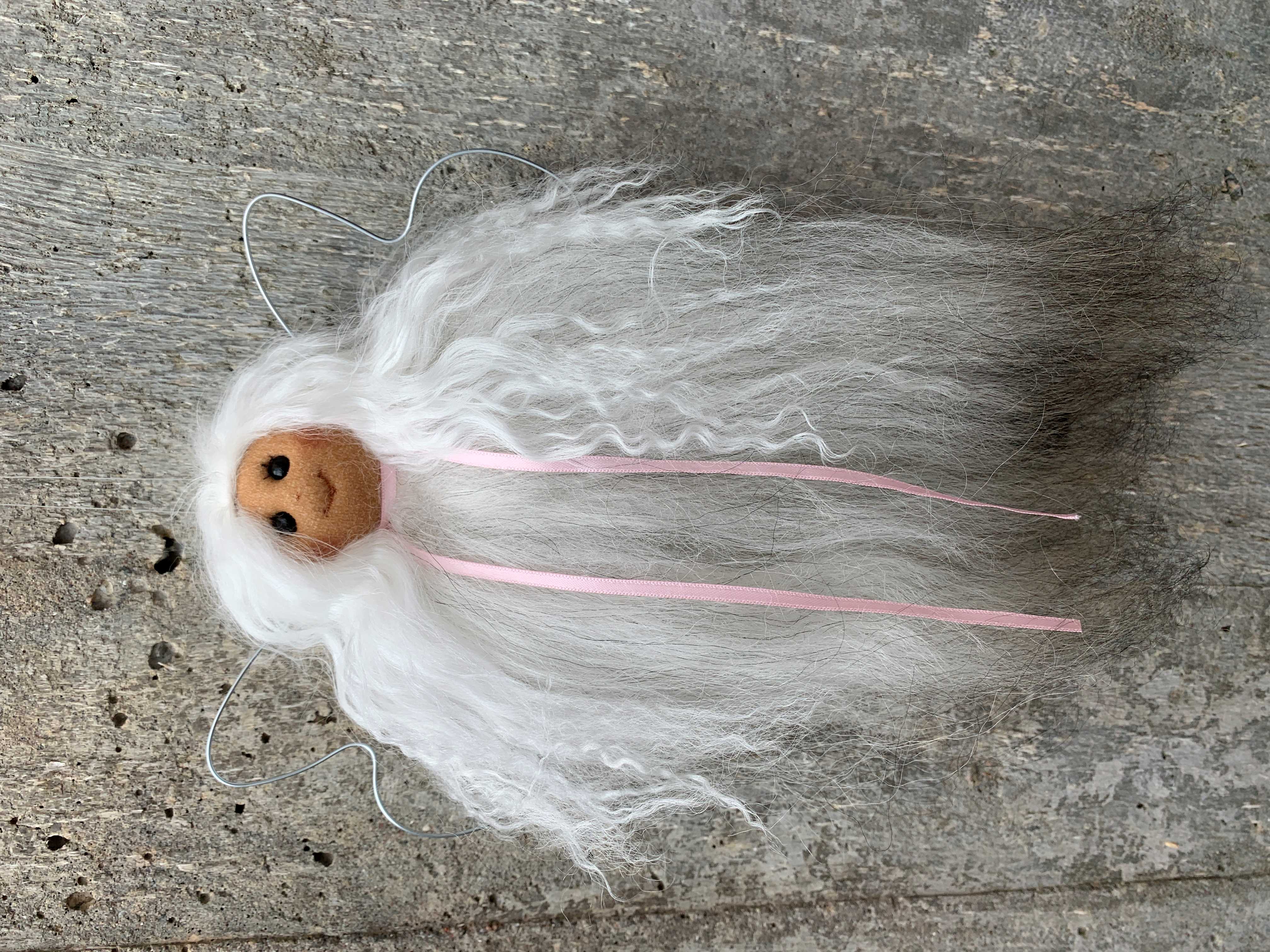 Hängande Ängel Grå kjol Rosa band