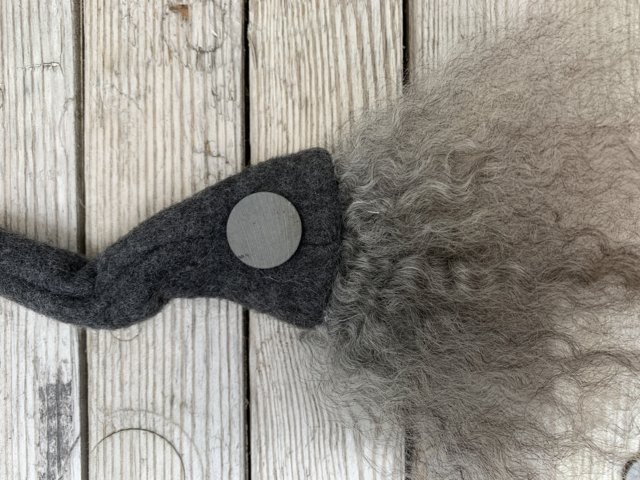 Tomtemagnet Grå Mössa Gotlandsfår Grått Skägg - 2