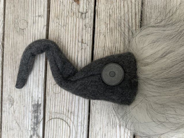 Tomtemagnet Grå Mössa Islandsfår Grått Skägg - 2