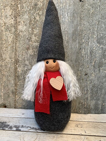 Kramtomte Grå Tjej Röd Halsduk