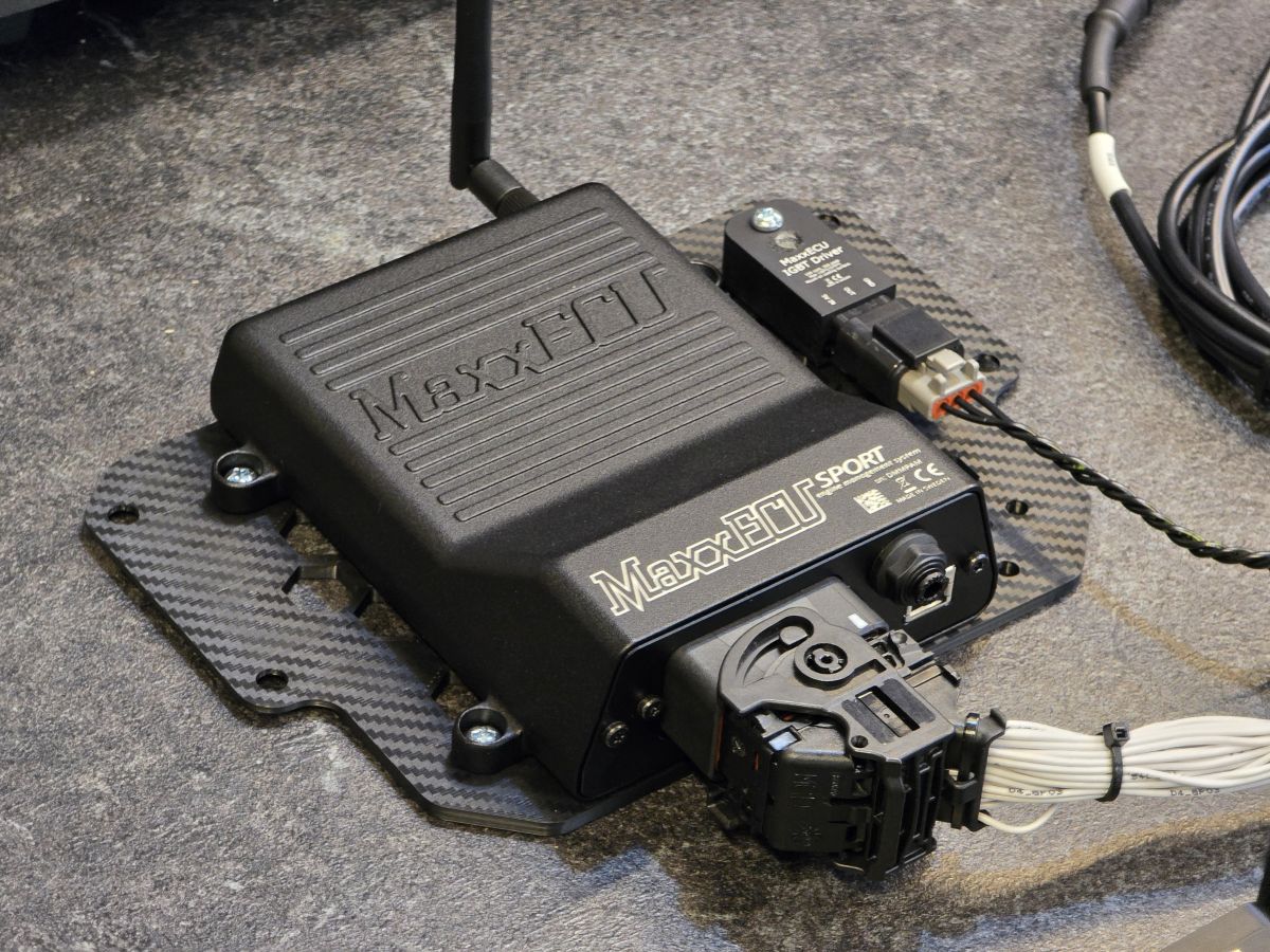 Porsche 968 92-95 (Motronic M2.10.1) Plug and Play-kit - MaxxECU - 3