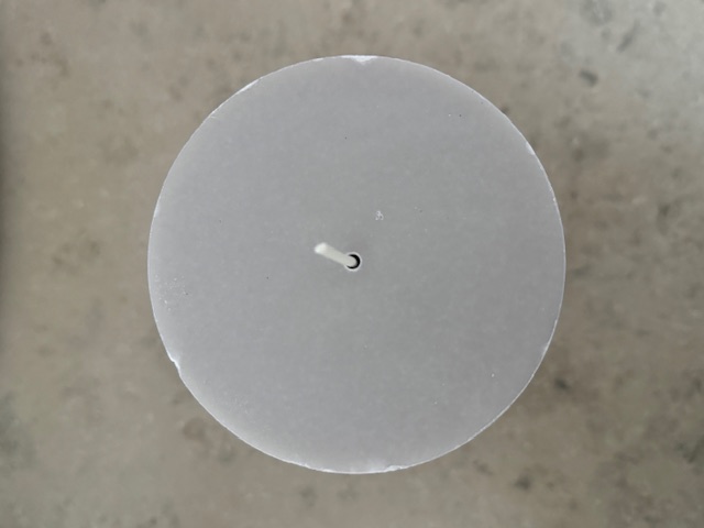 LIGHTGREY Pillars SWAN-label 100% stearin 9,6x20cm - 2