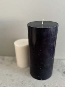 BLACK Pillars SWAN-label 100% stearin 9,6x20cm