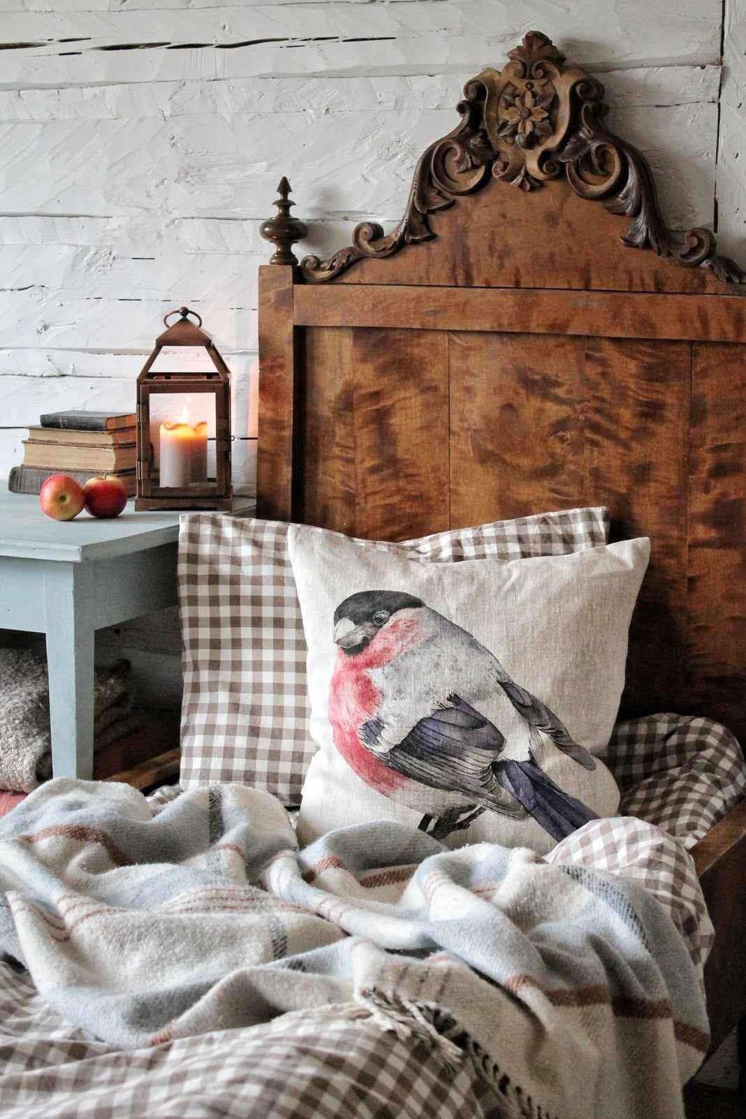 CUSHION BULLFINCH/RED ROBIN - 3