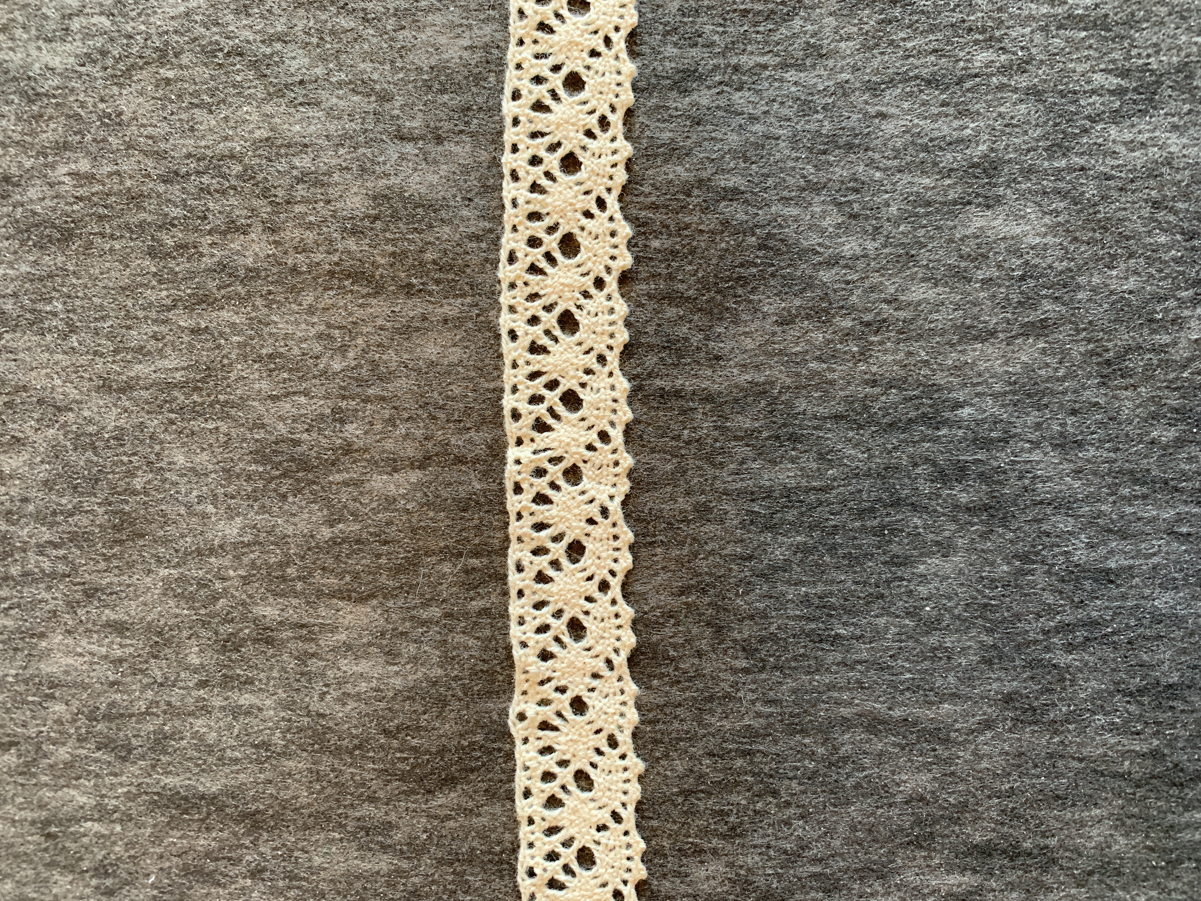 Spets Beige/Ecru Bredd 20mm.  - 2