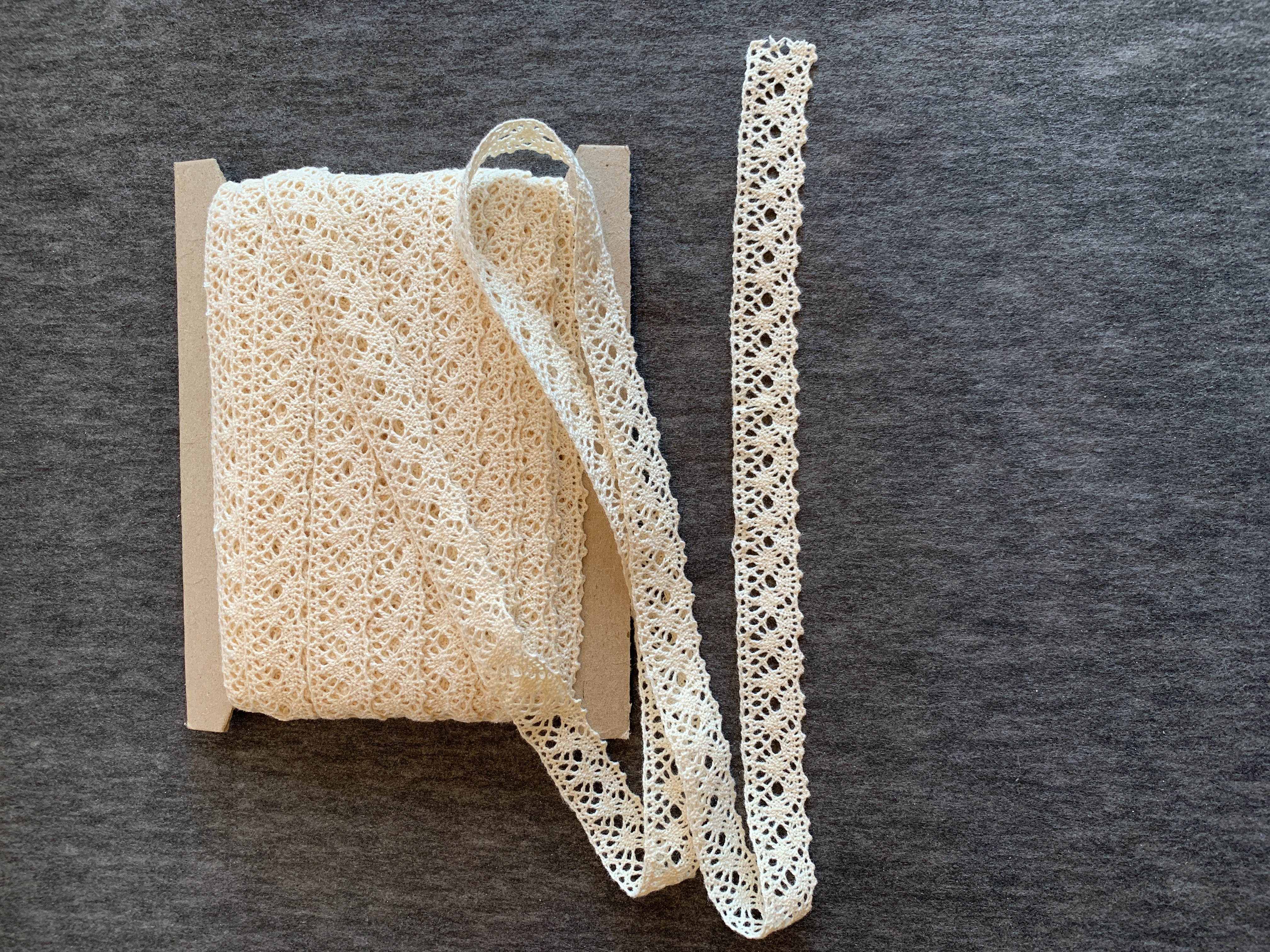 Spets Beige/Ecru Bredd 20mm. 