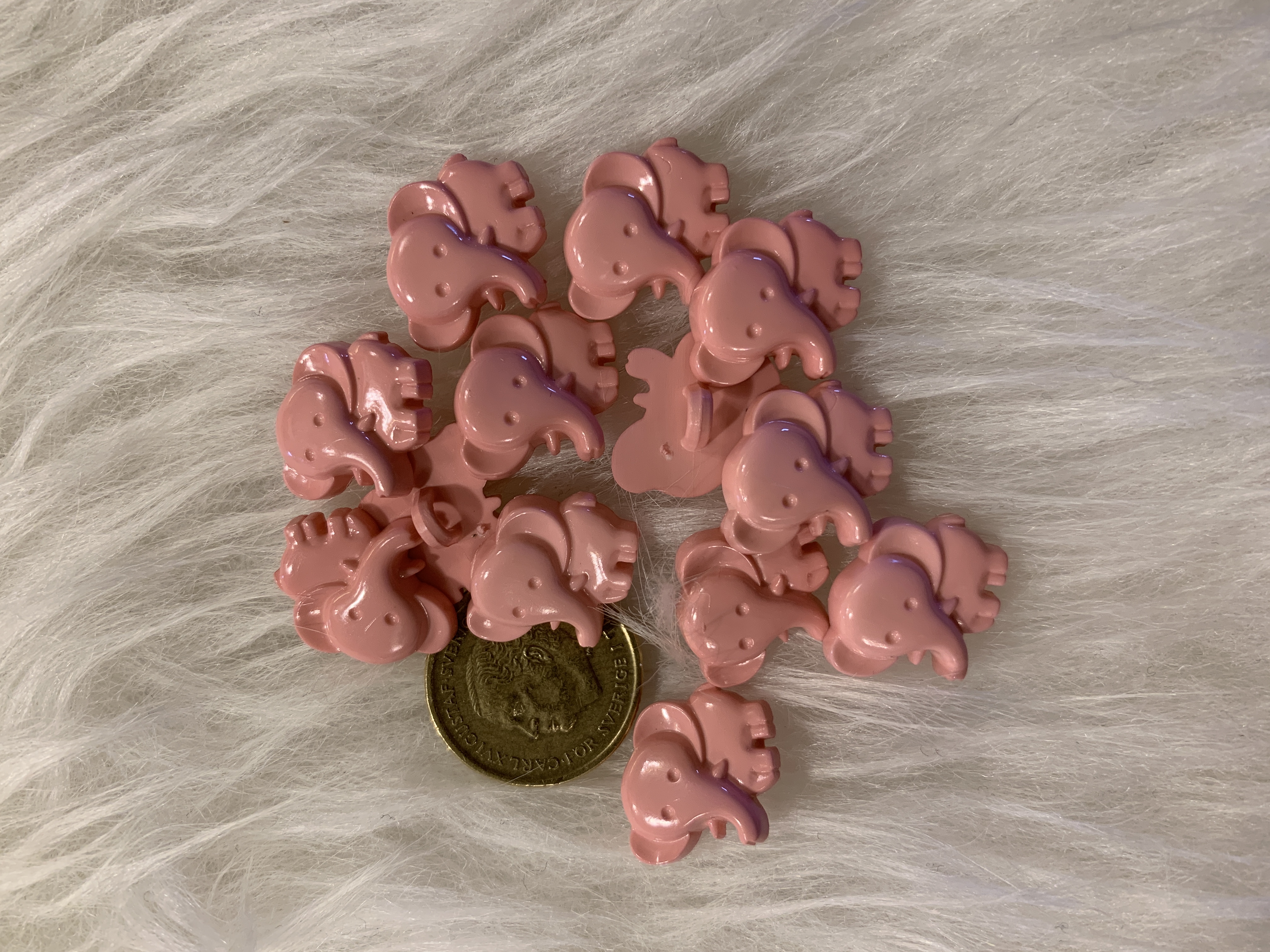 Figurknapp. Rosa elefant