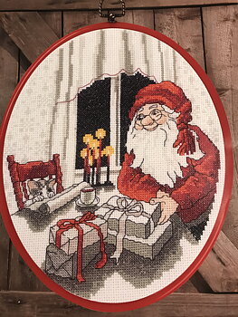 Julflexitavla  Tomte  bland julklappar.