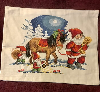 Julvepa. Tomte leder häst.