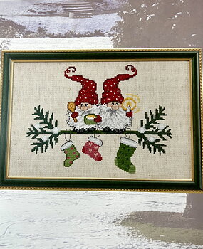 Jultavla. Tomtar och julstrumpor.
