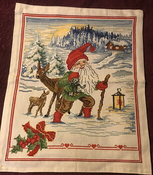 Julvepa. Tomte i skogen