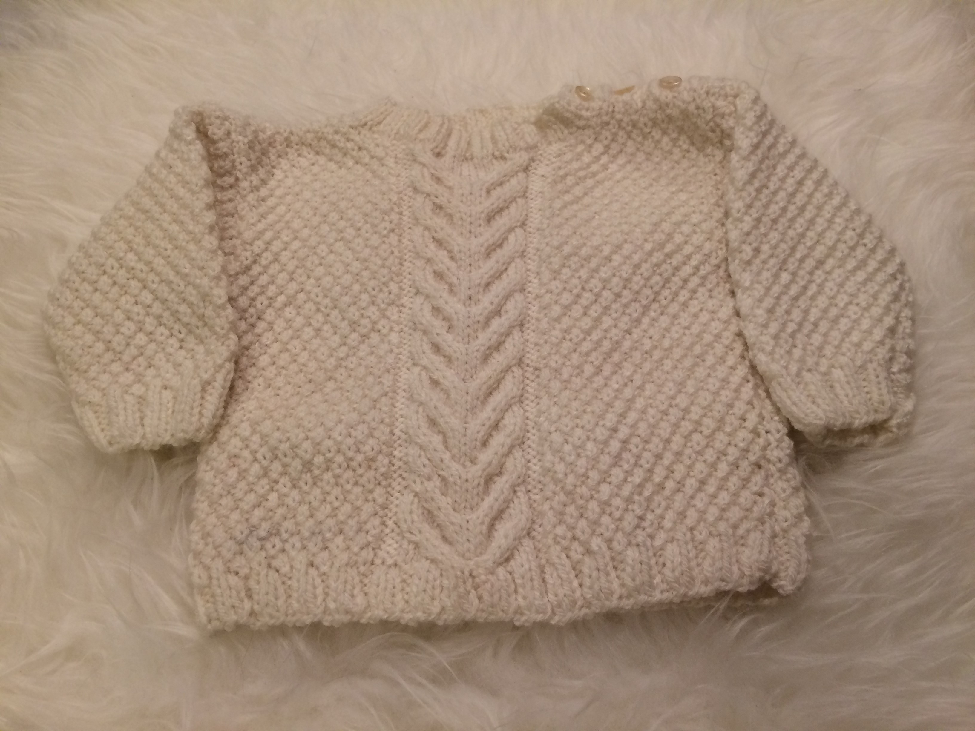 Handstickad babytröja i Freja. ca 9 mån.