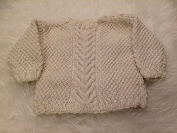 Handstickad babytröja i Freja. ca 9 mån.