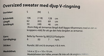Stickmönster till oversized sweater med  djup V-ringning i Bella.