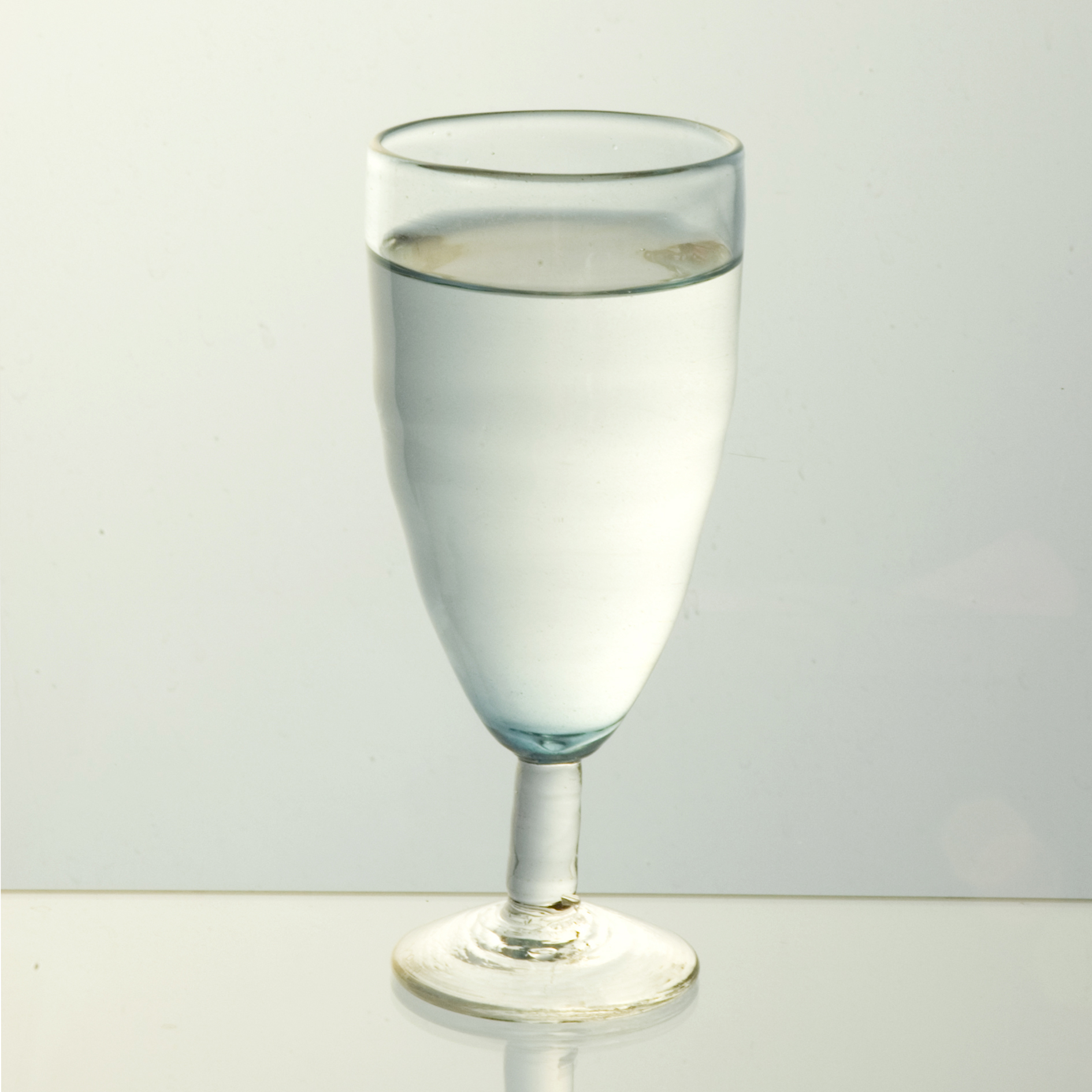 Champagne-/vinglas aqua