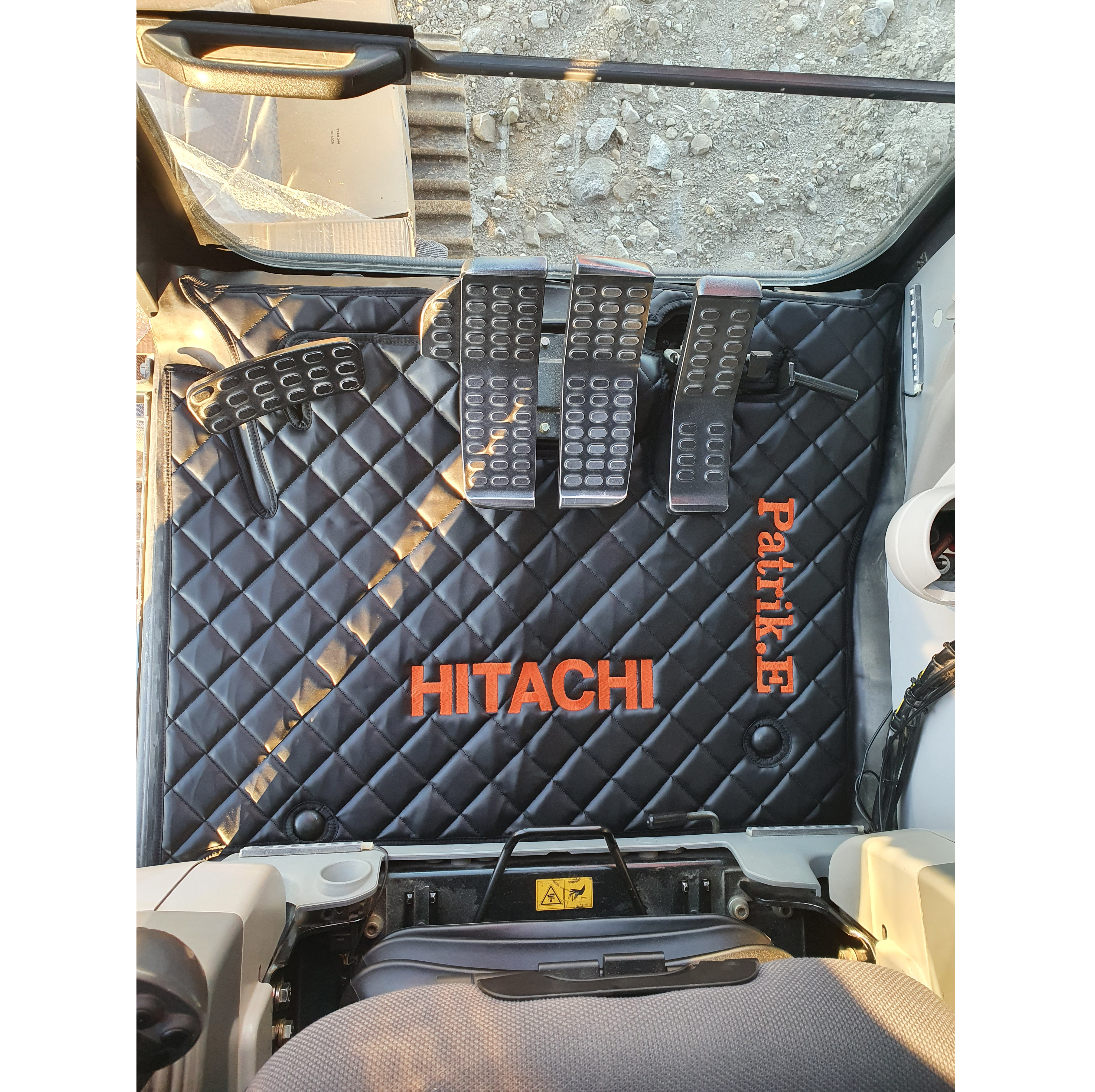 Floor mat Hitachi Band ZX130-870LC-6 - Diamond - Swextil