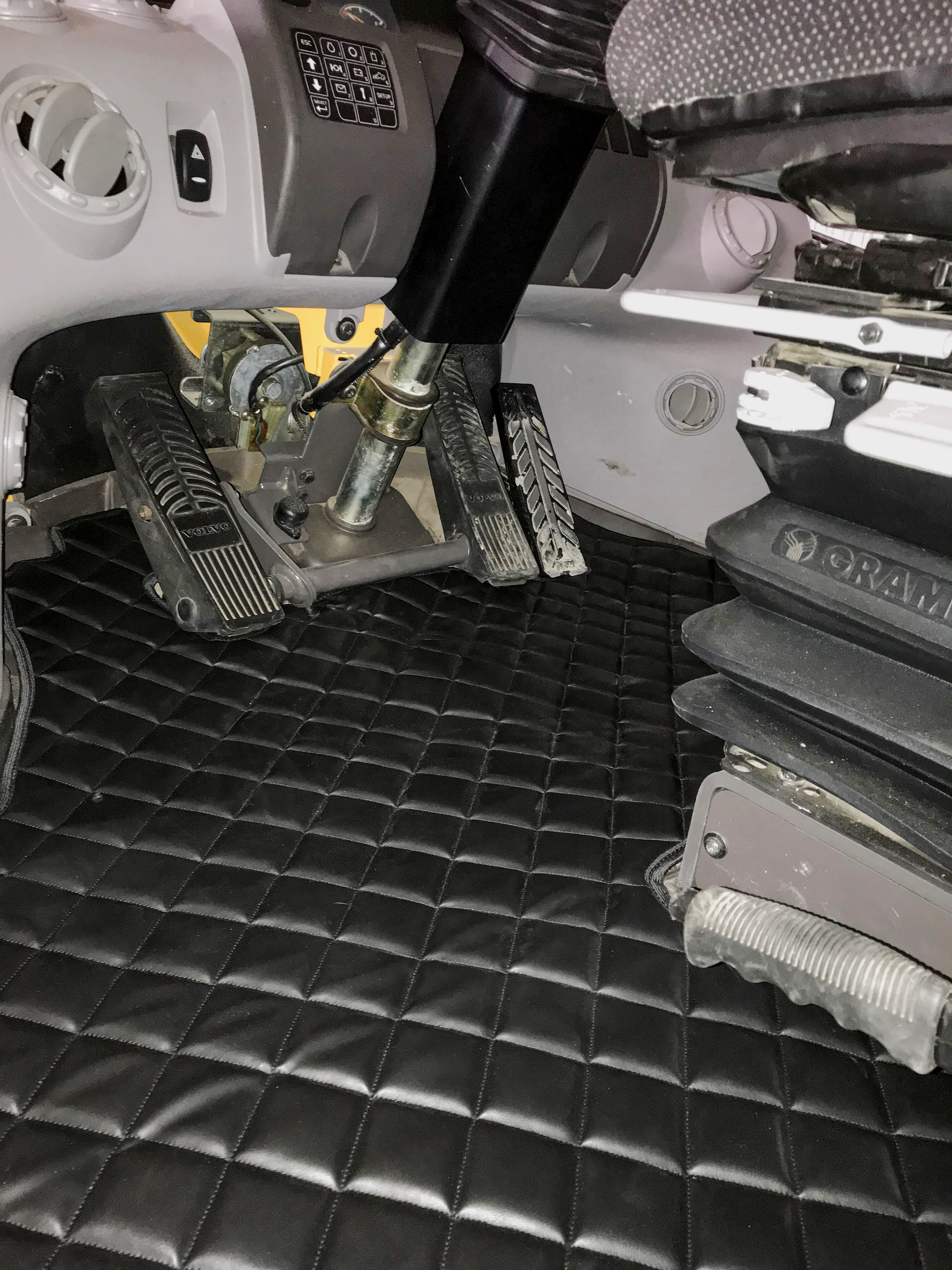 Floor mat Volvo L45-50 F-G-H - Diamond - 3