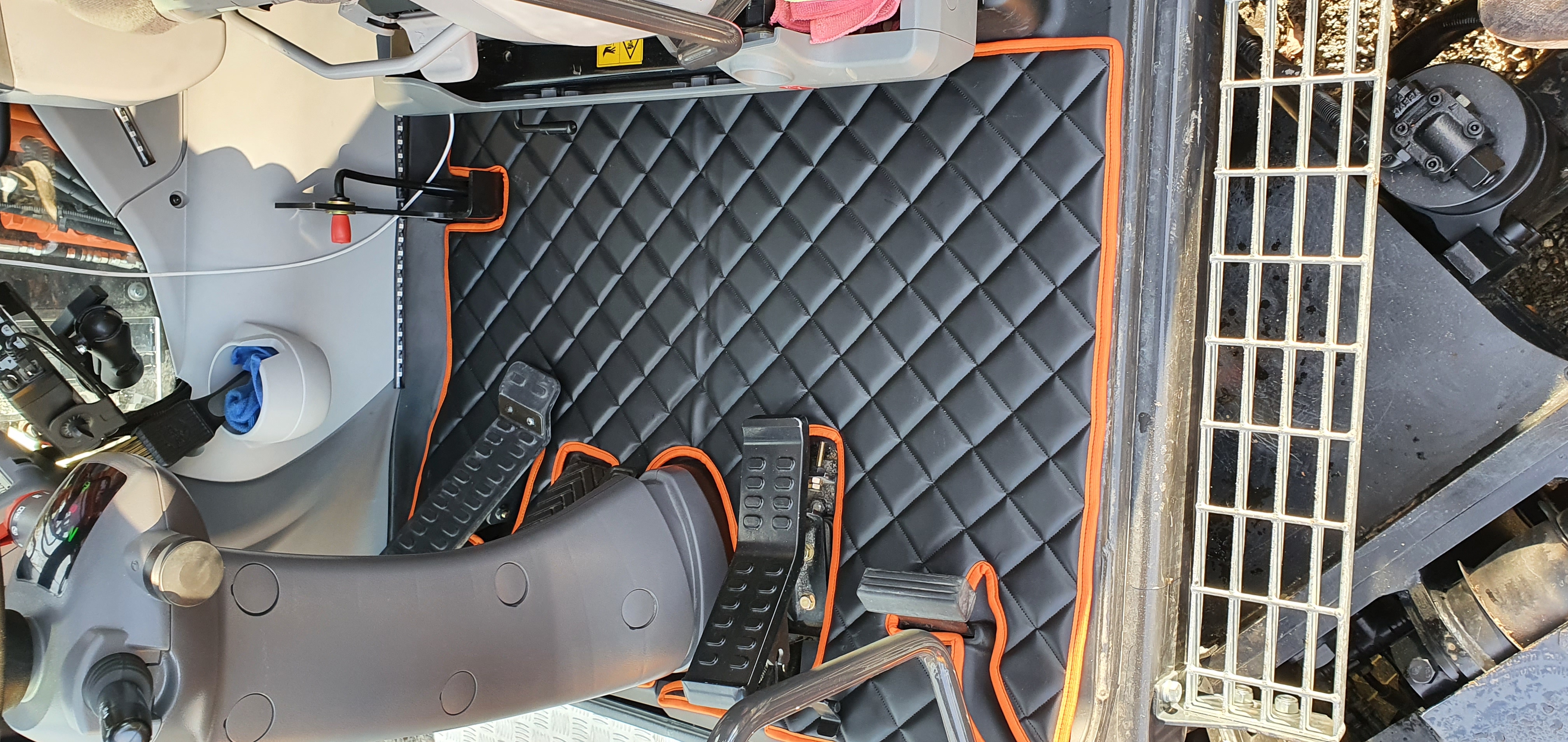 Golvmatta Hitachi ZX140W - ZX190W -3 -6 Diamant - 5