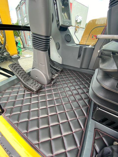 Floor mat  Cat M315F - M317F Diamond - 5