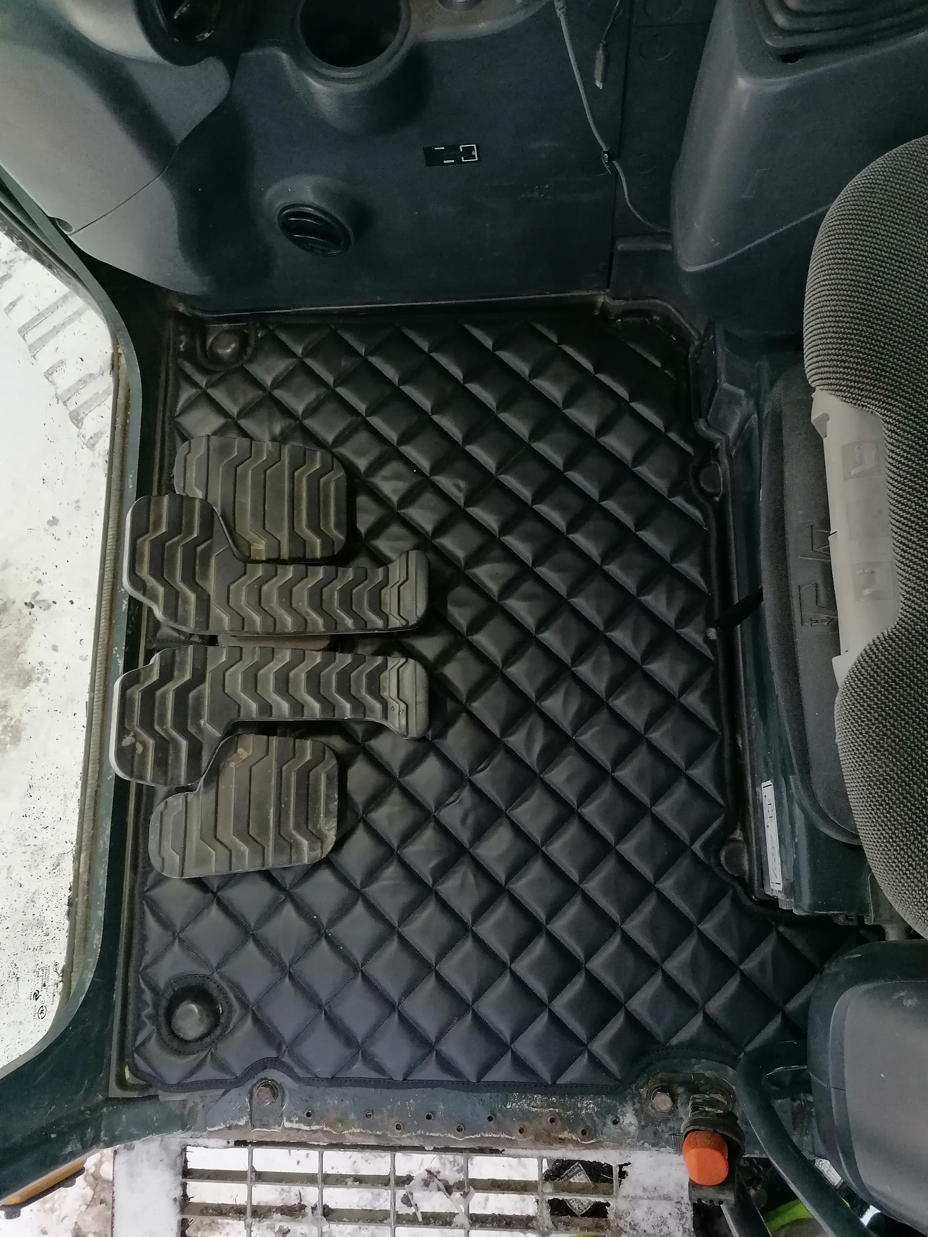 Golvmatta Hyundai HX130-235LCR - Diamant - 3
