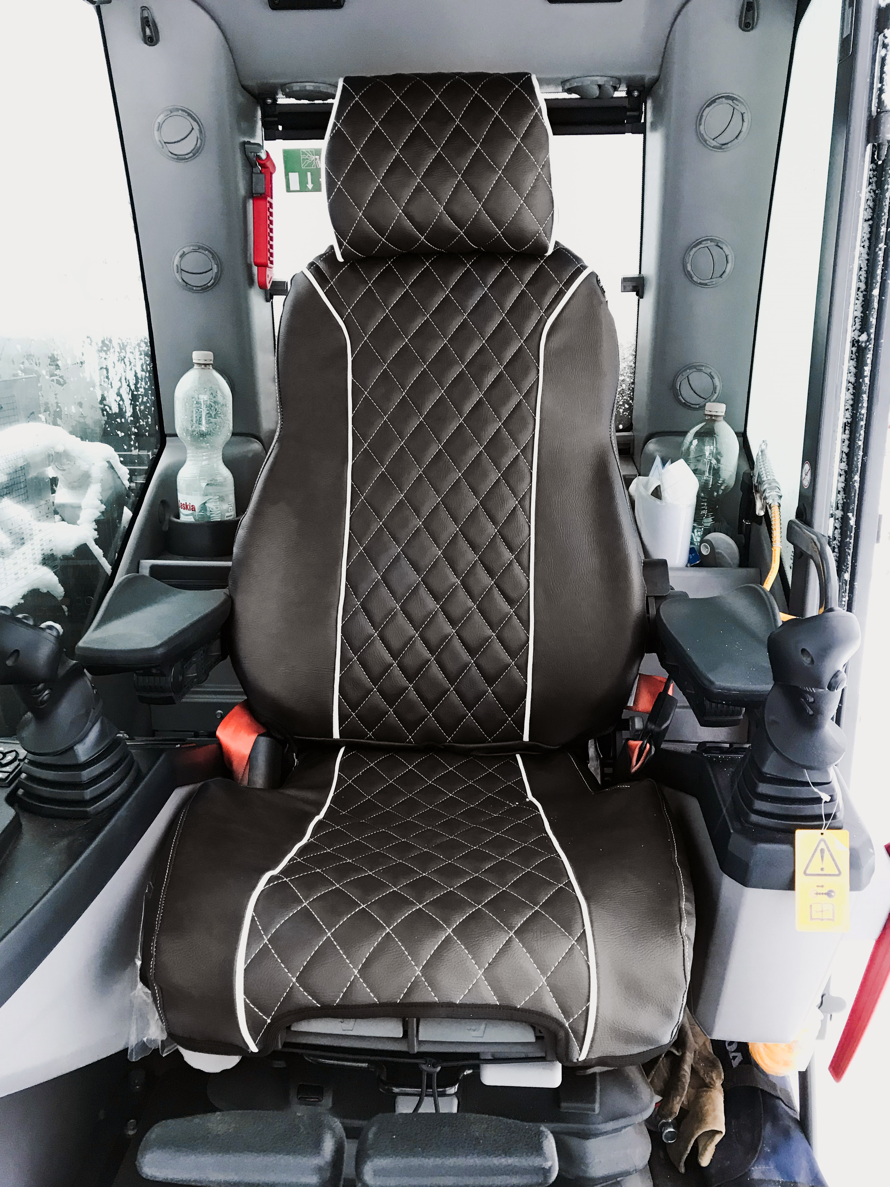 Seat cover; Volvo Excavators Premium seat - 4